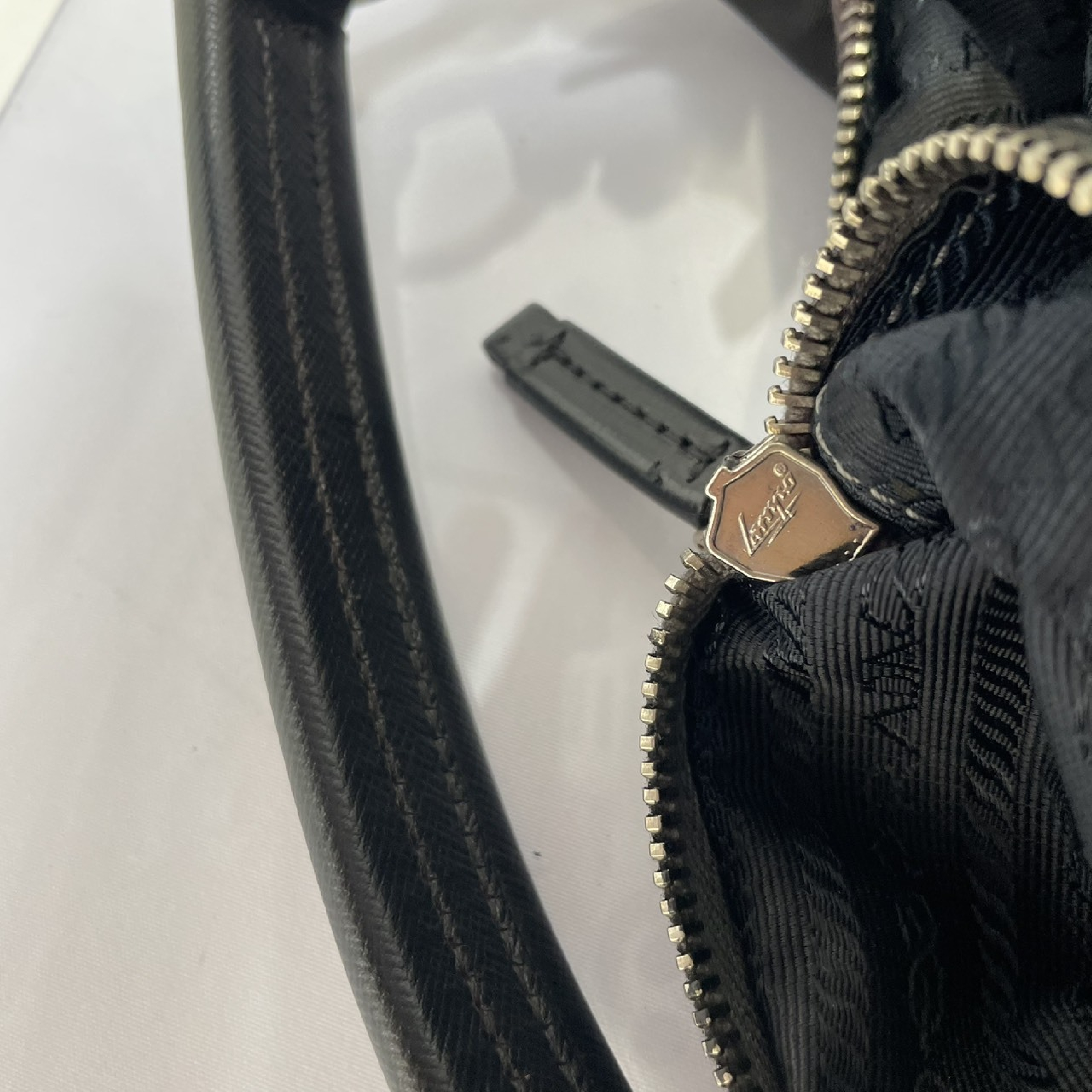 Triangle Logo Plate Handbag One-Shoulder Bag Half Moon BR3279 Black Shoulder Bag — view 15