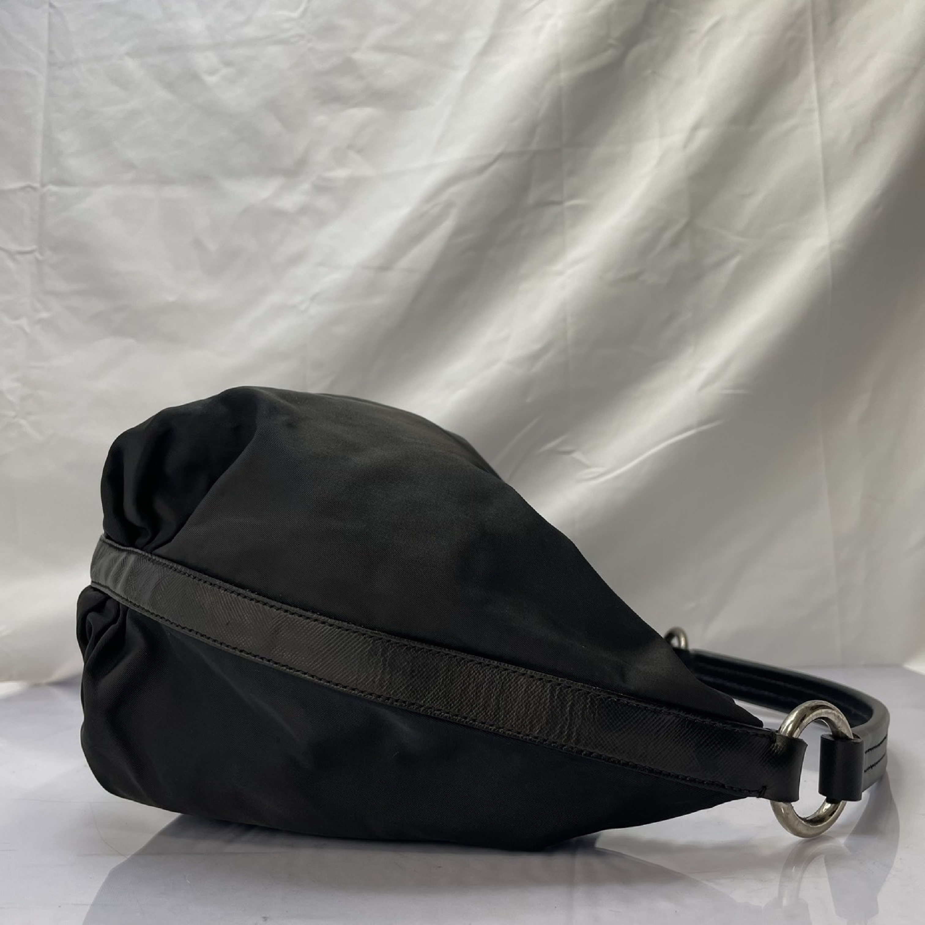 Triangle Logo Plate Handbag One-Shoulder Bag Half Moon BR3279 Black Shoulder Bag — view 3