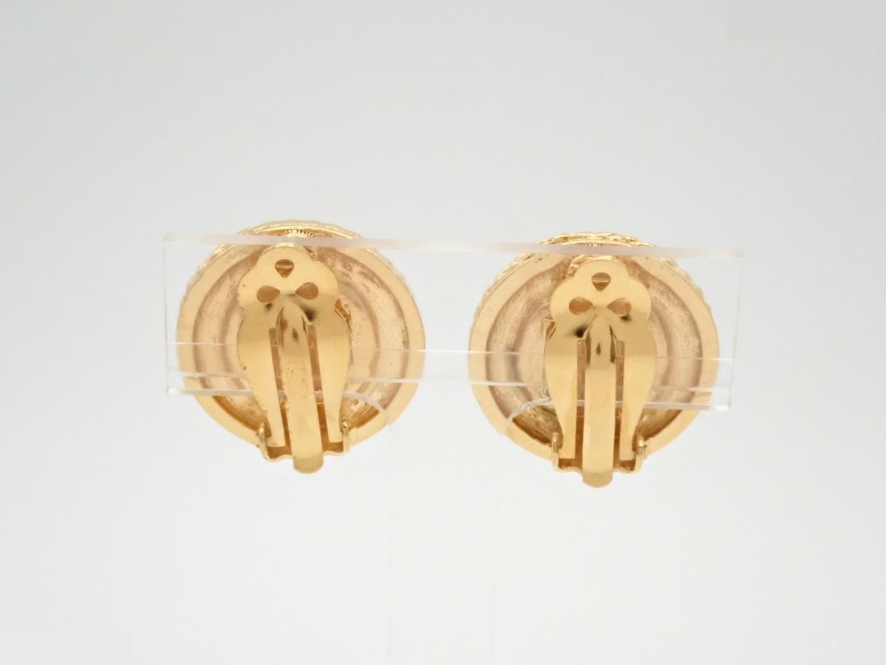 Engraved vintage classic (precious metal) earrings — view 2