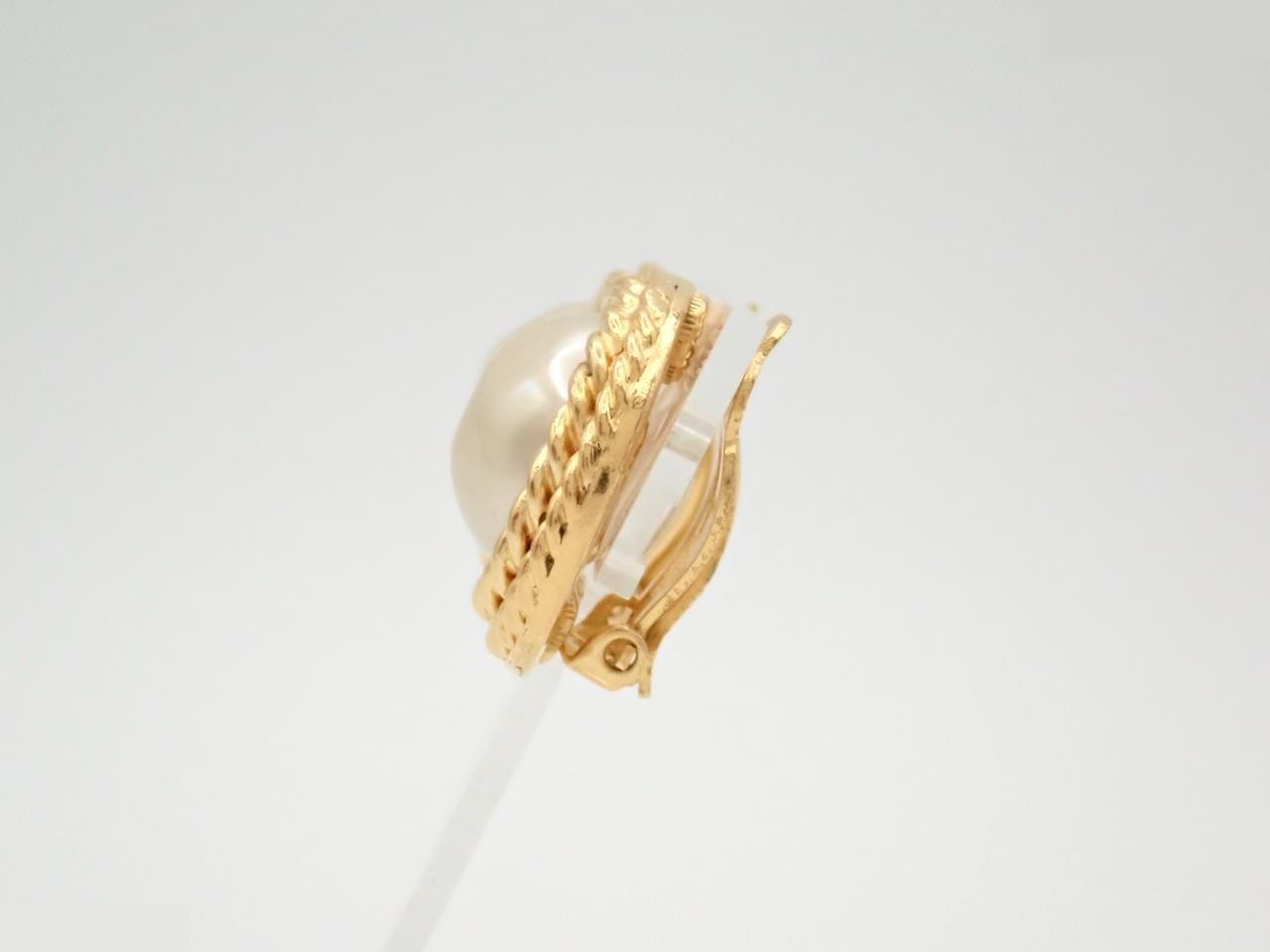Engraved vintage classic (precious metal) earrings — view 3