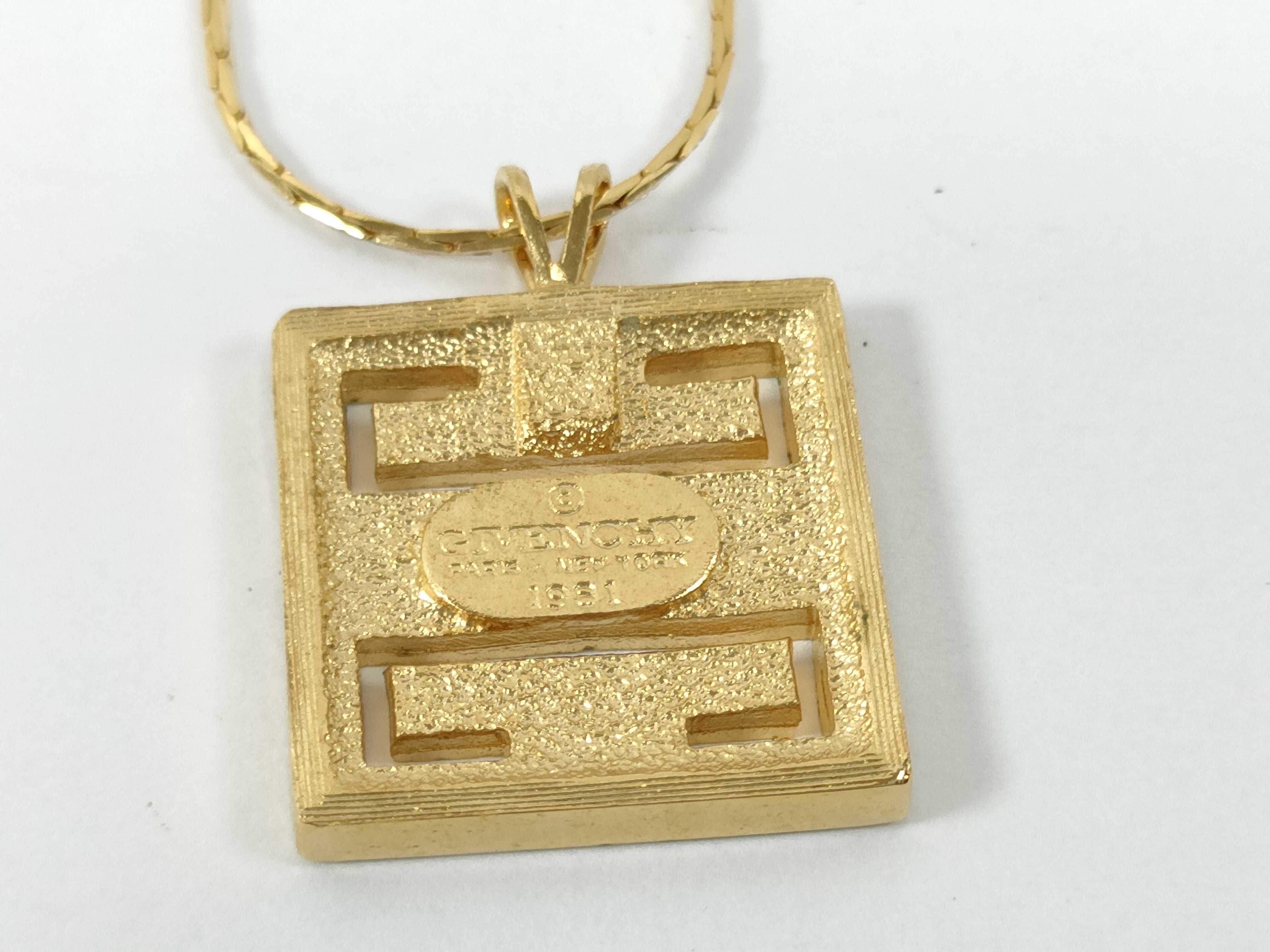 4G Logo Black Gold Necklace — view 4