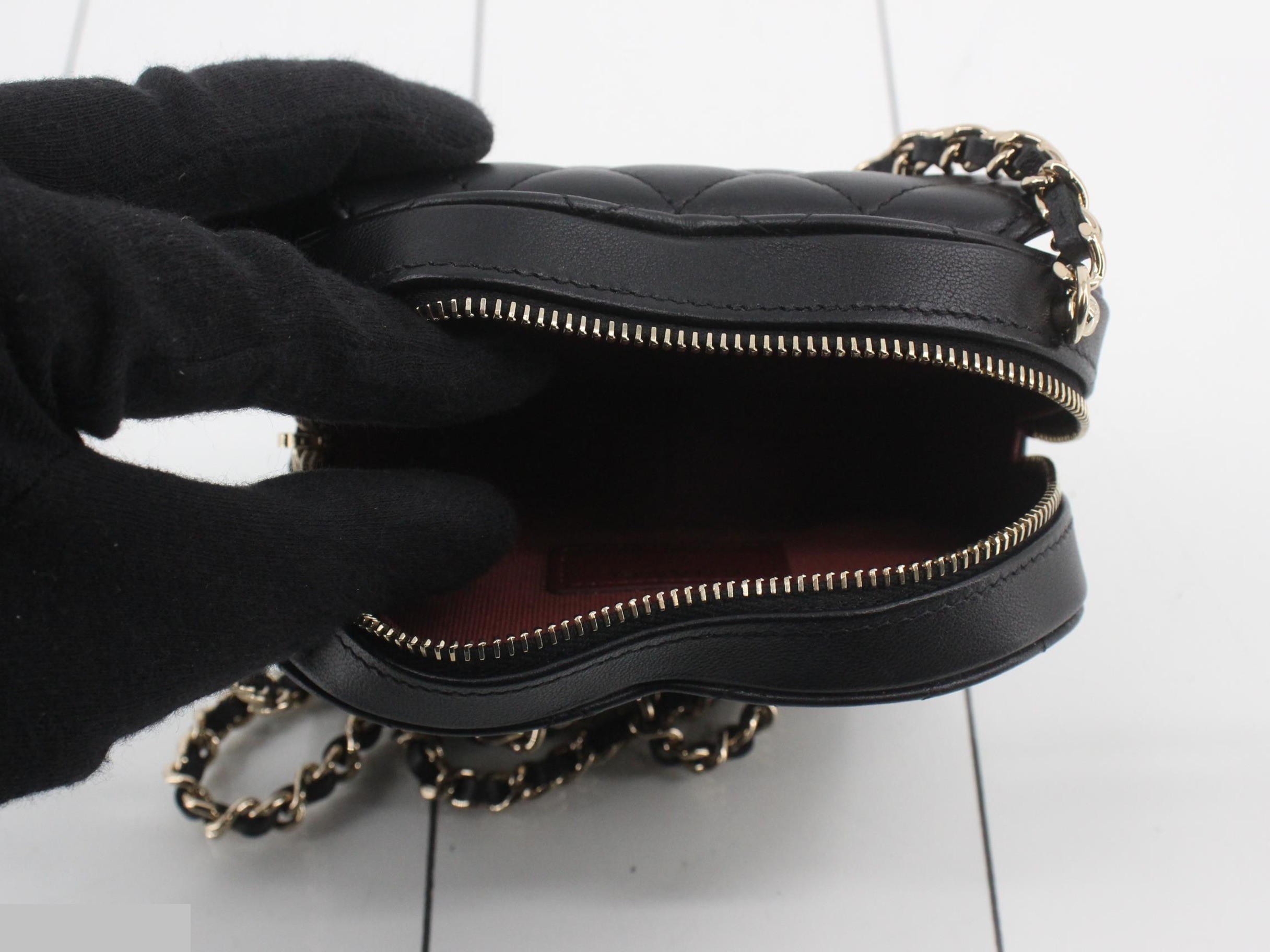 Matelassé Leather Heart-Shaped Chain Shoulder Bag — view 4