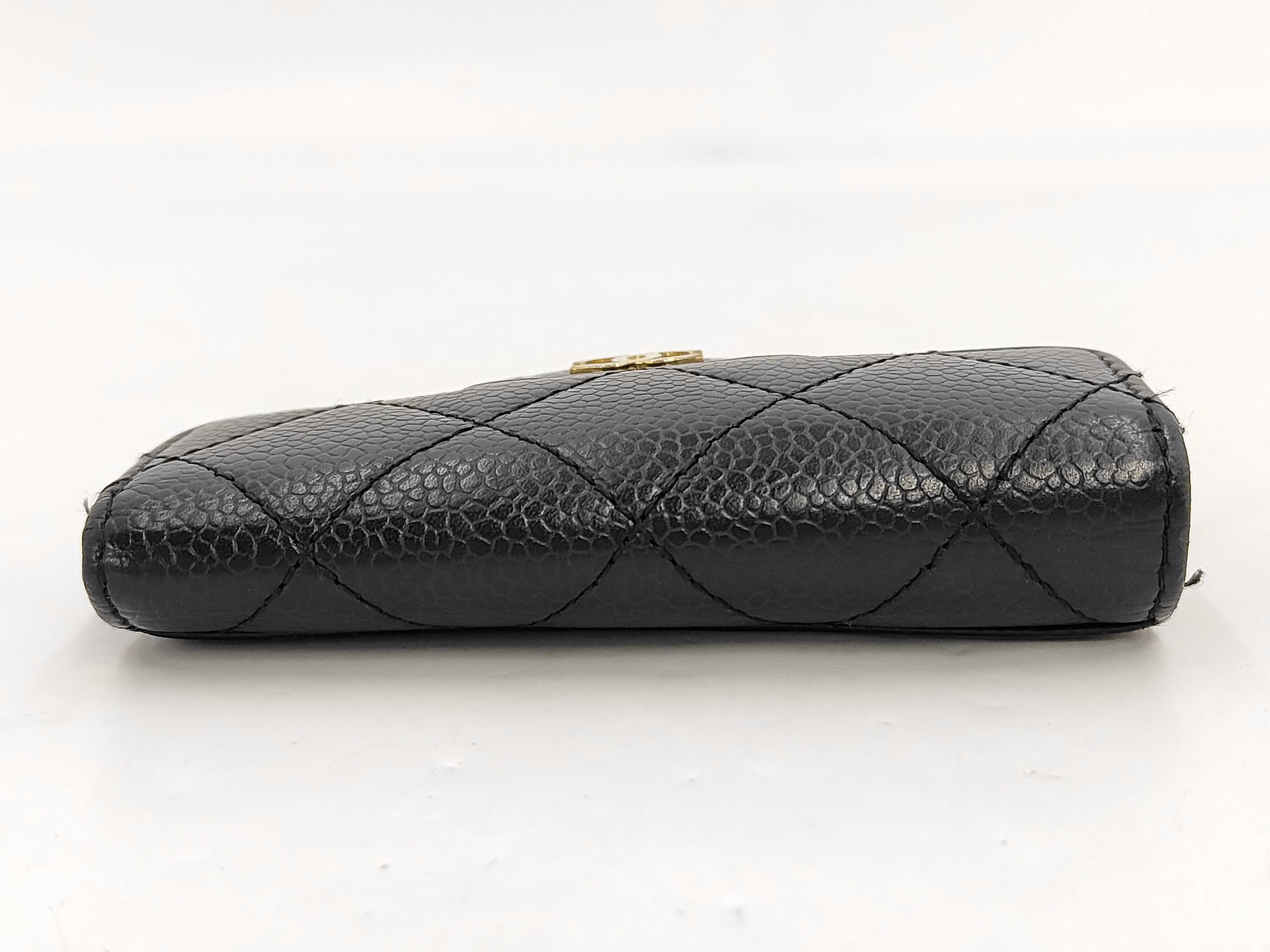 Matelassé 6-Key Case, Caviar Leather, Gold Hardware, Black, 21979903 (Key Case/Key Holder) — view 5