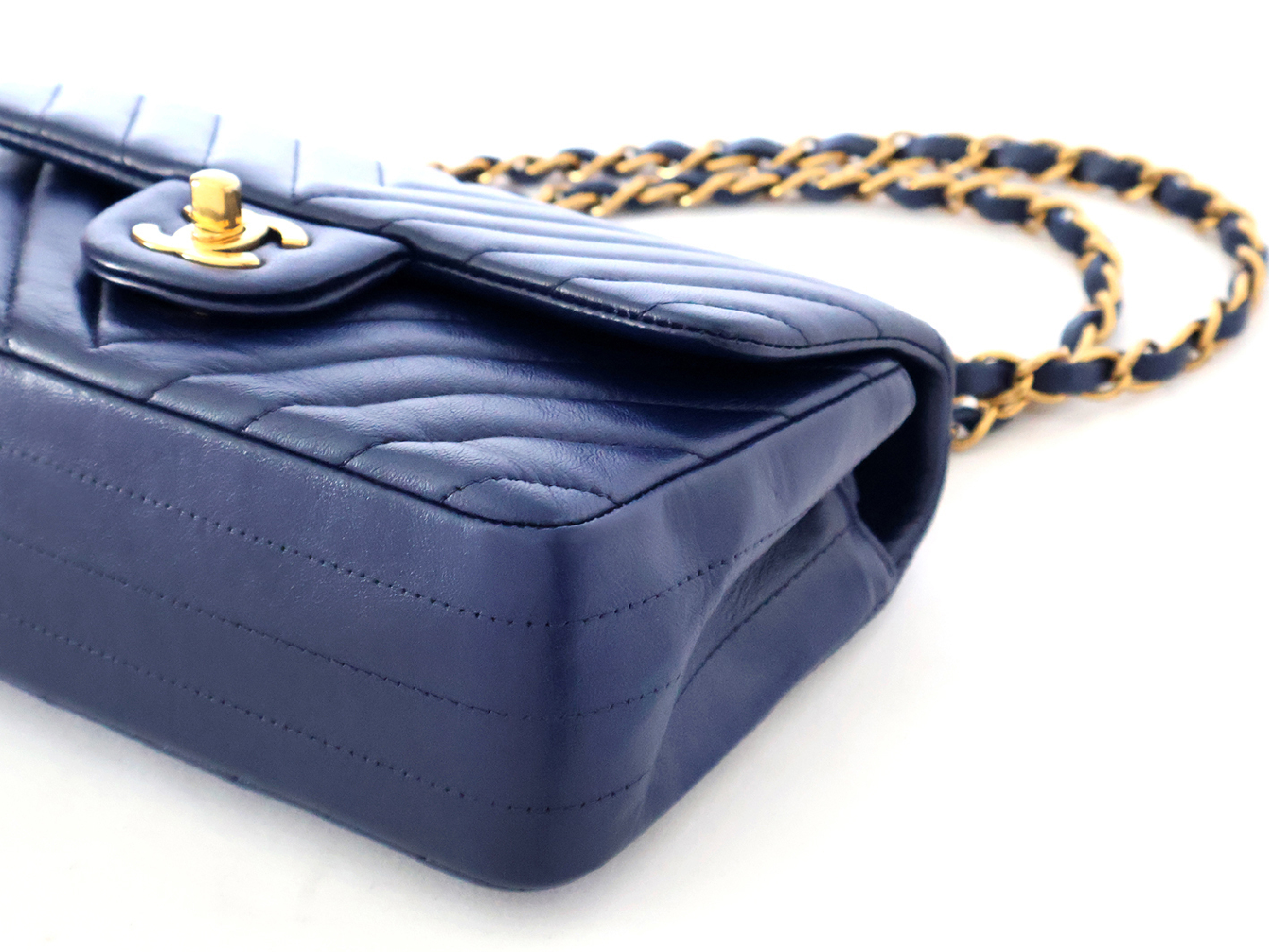 with original seal, serial number , V-stitch, lambskin chain shoulder bag, blue. — view 4
