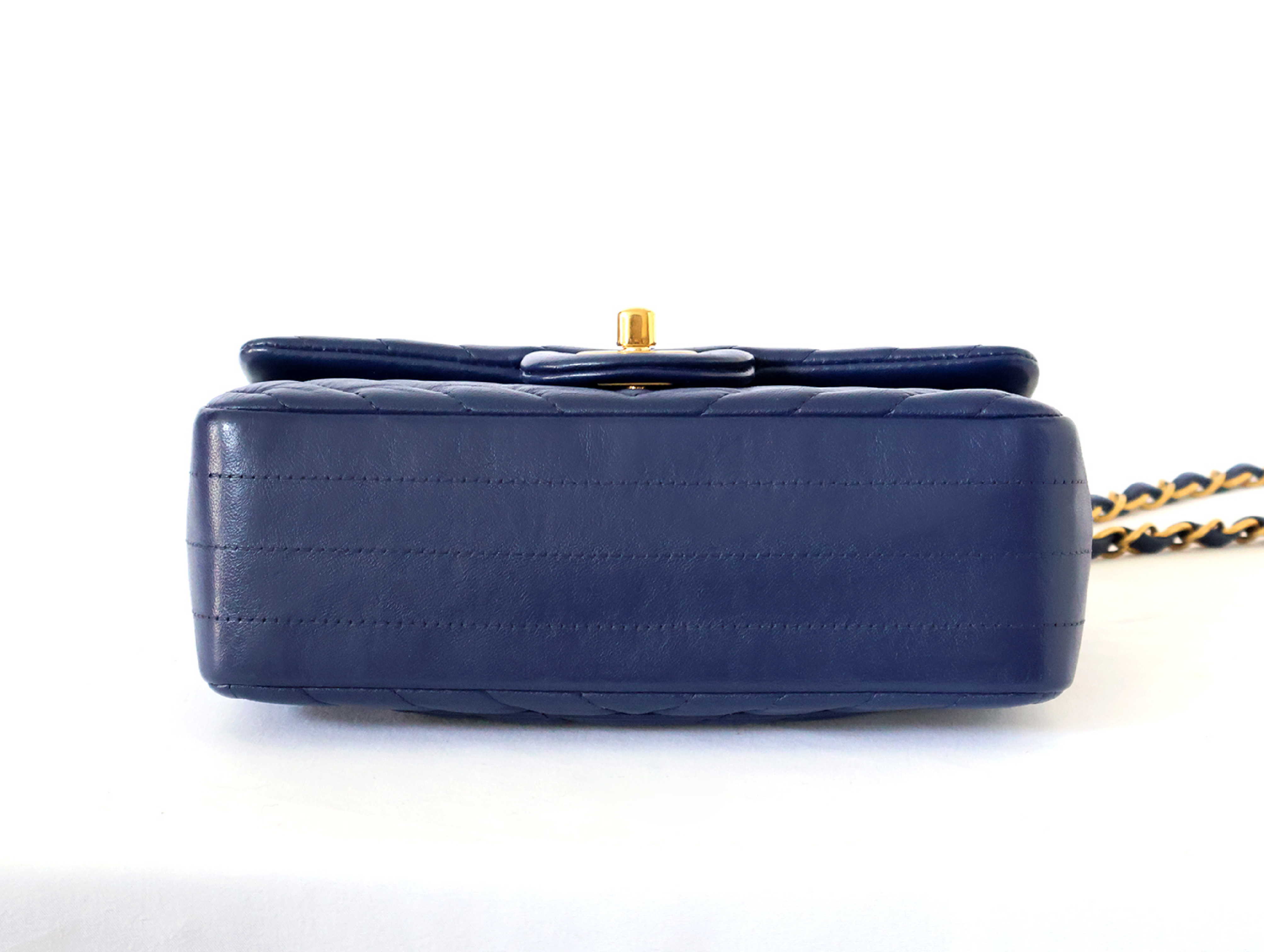 with original seal, serial number , V-stitch, lambskin chain shoulder bag, blue. — view 5