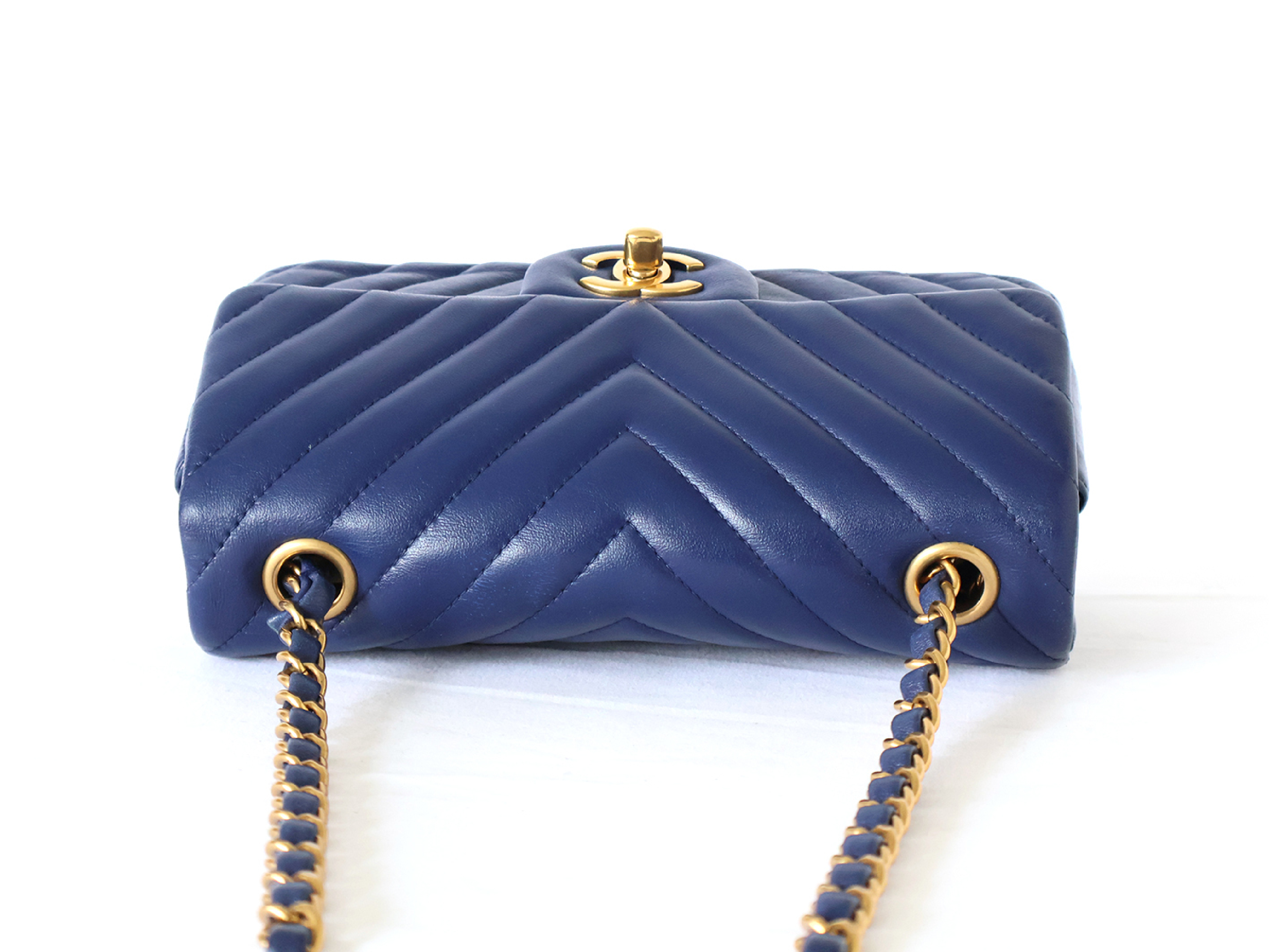 with original seal, serial number , V-stitch, lambskin chain shoulder bag, blue. — view 6