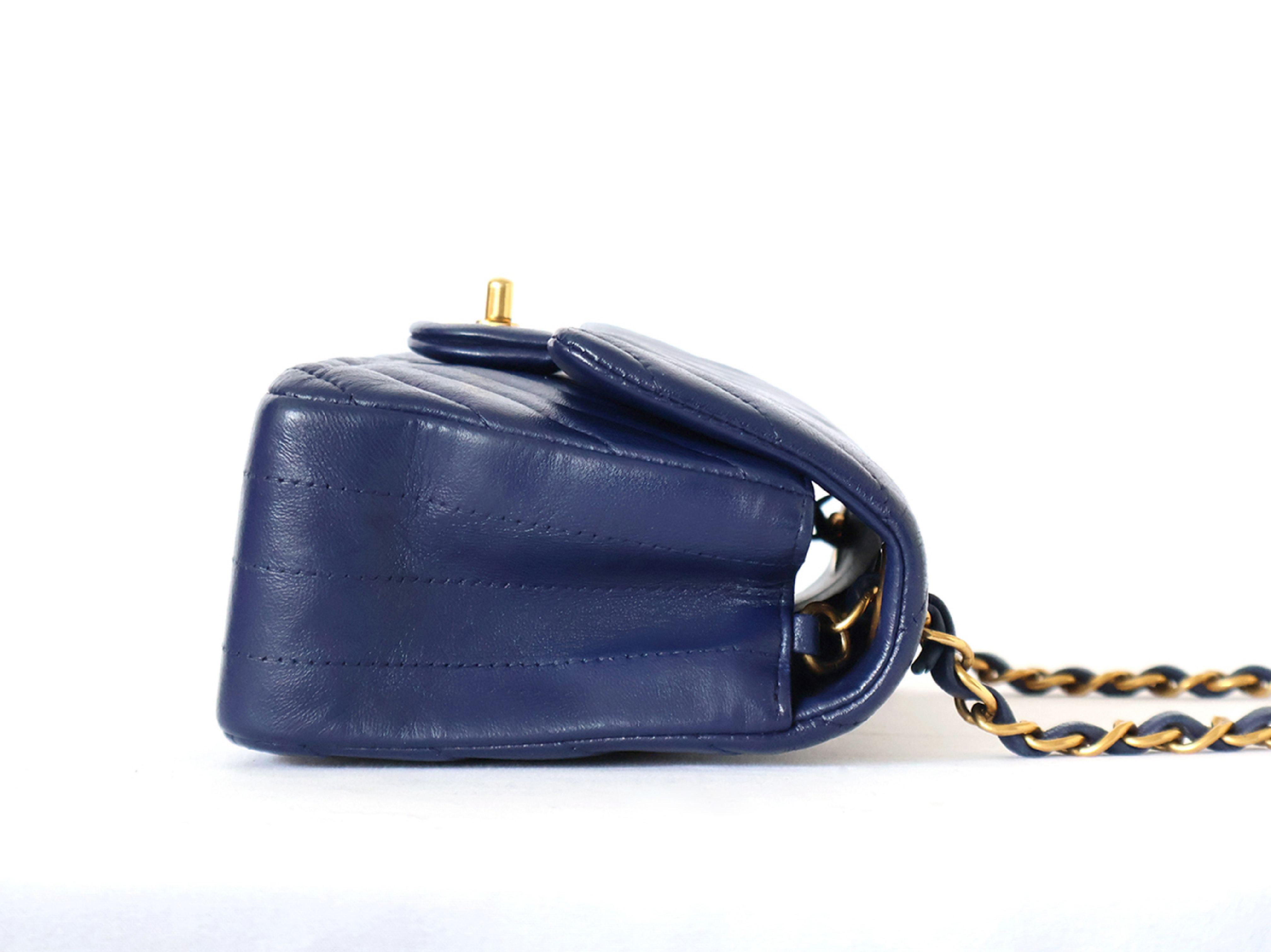 with original seal, serial number , V-stitch, lambskin chain shoulder bag, blue. — view 7