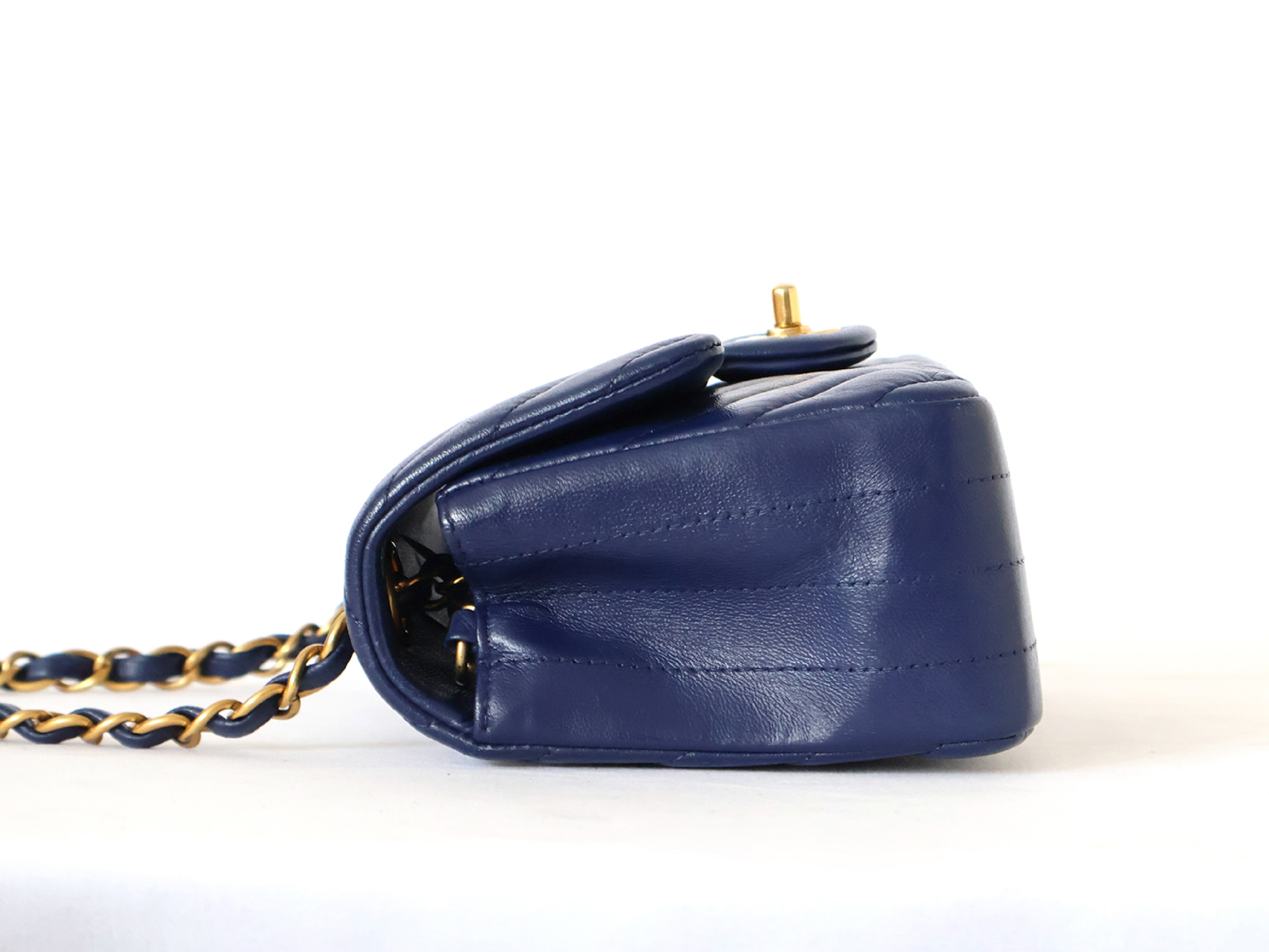 with original seal, serial number , V-stitch, lambskin chain shoulder bag, blue. — view 8