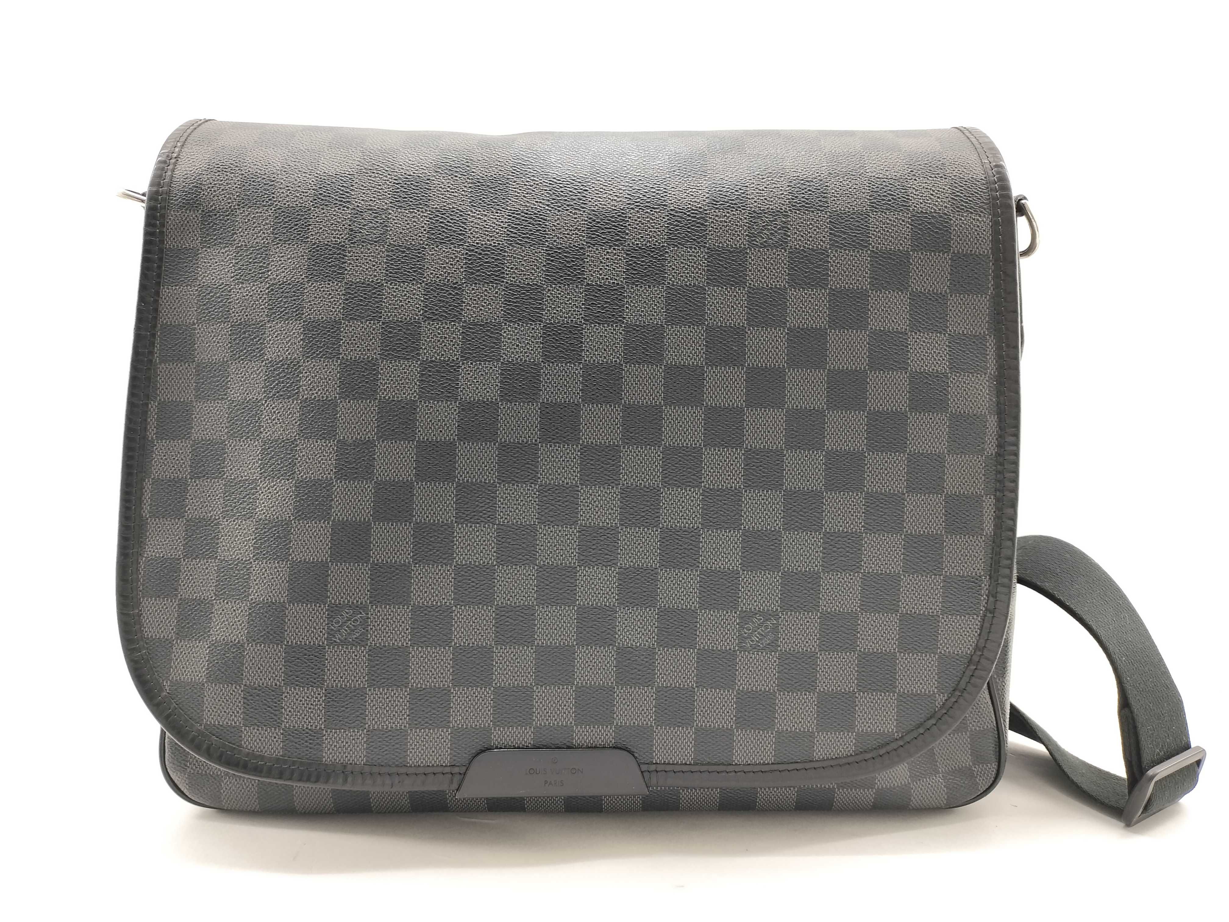 Damier Graphite Daniel GM Shoulder Bag