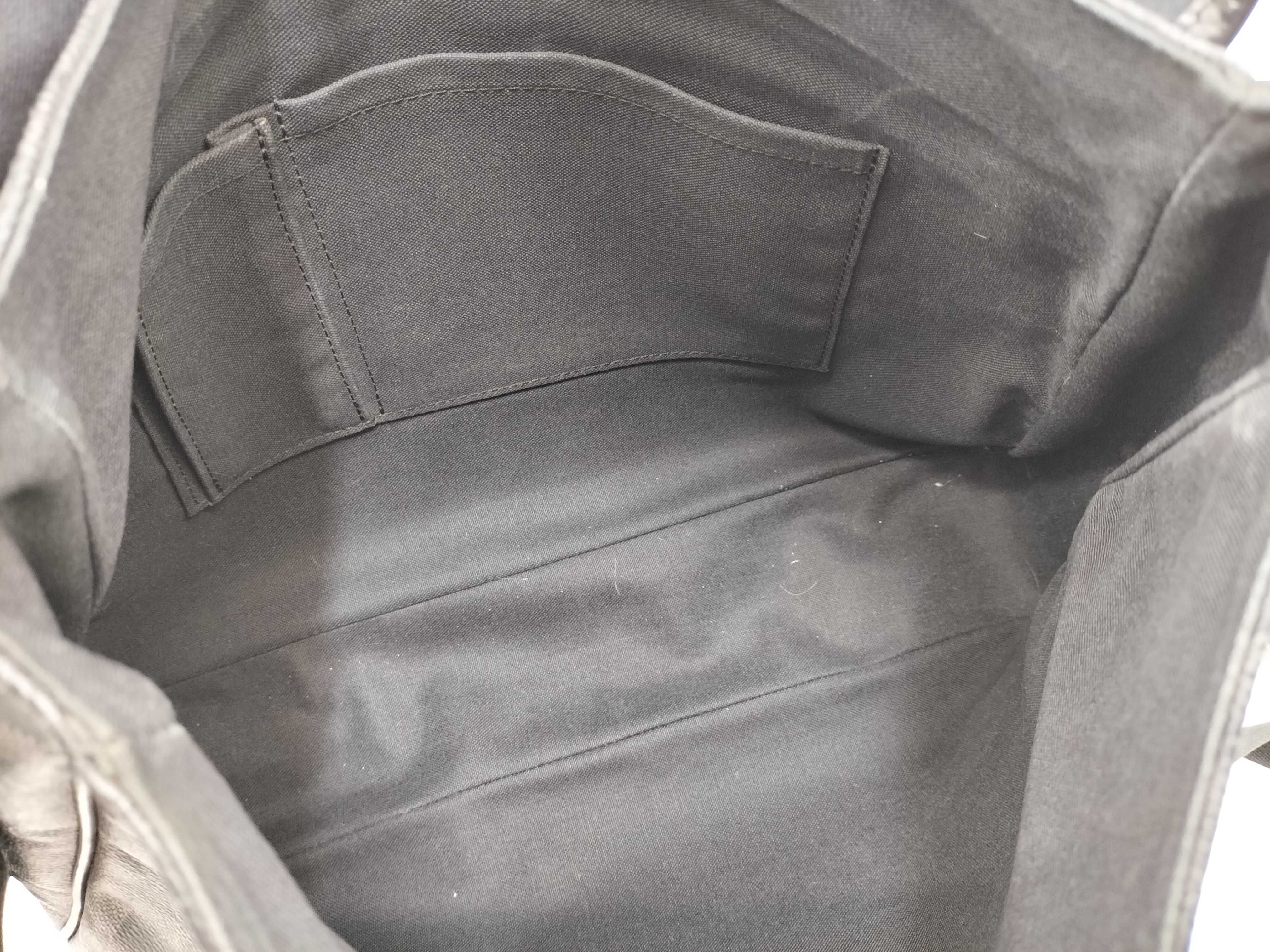 Damier Graphite Daniel GM Shoulder Bag — view 11