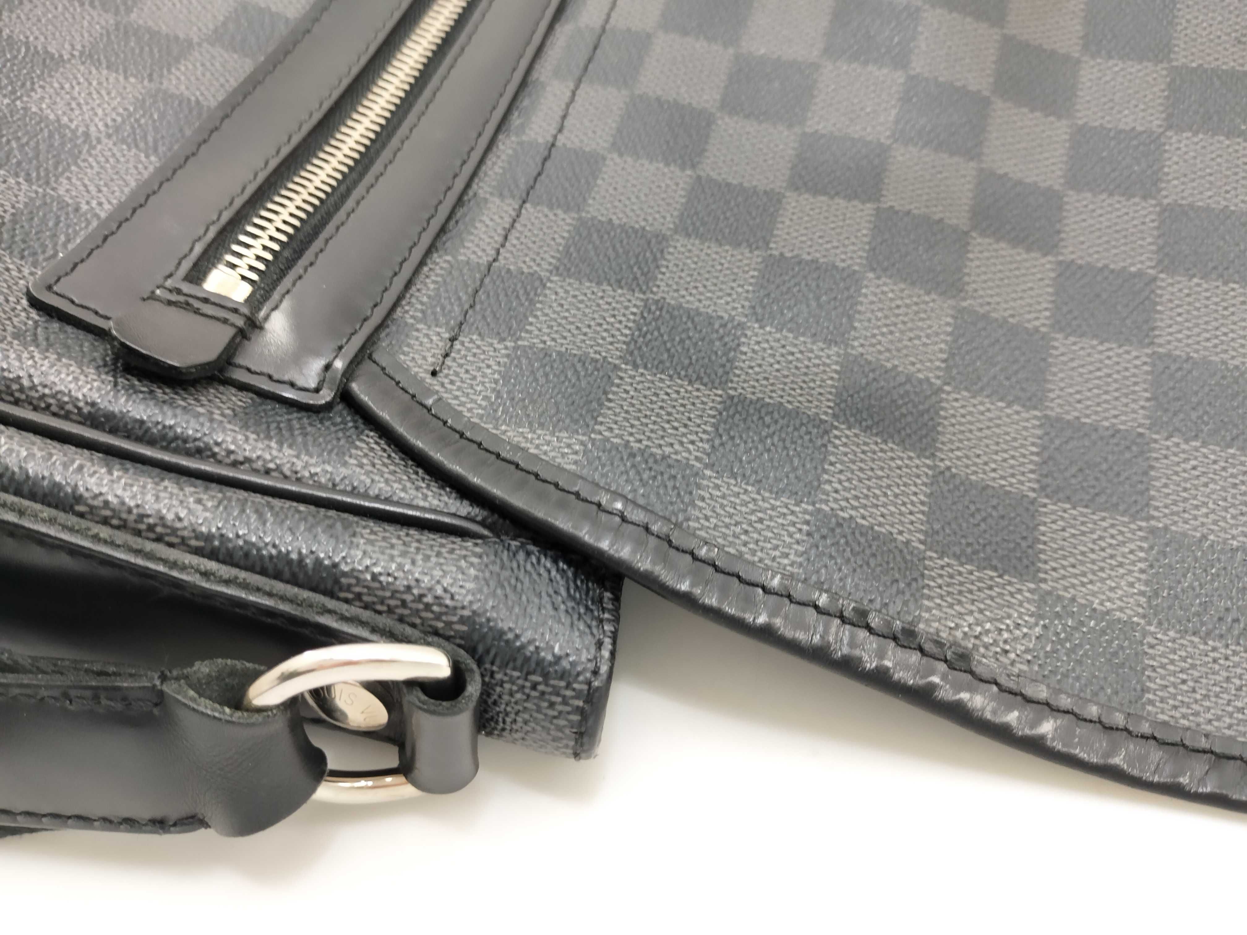 Damier Graphite Daniel GM Shoulder Bag — view 14