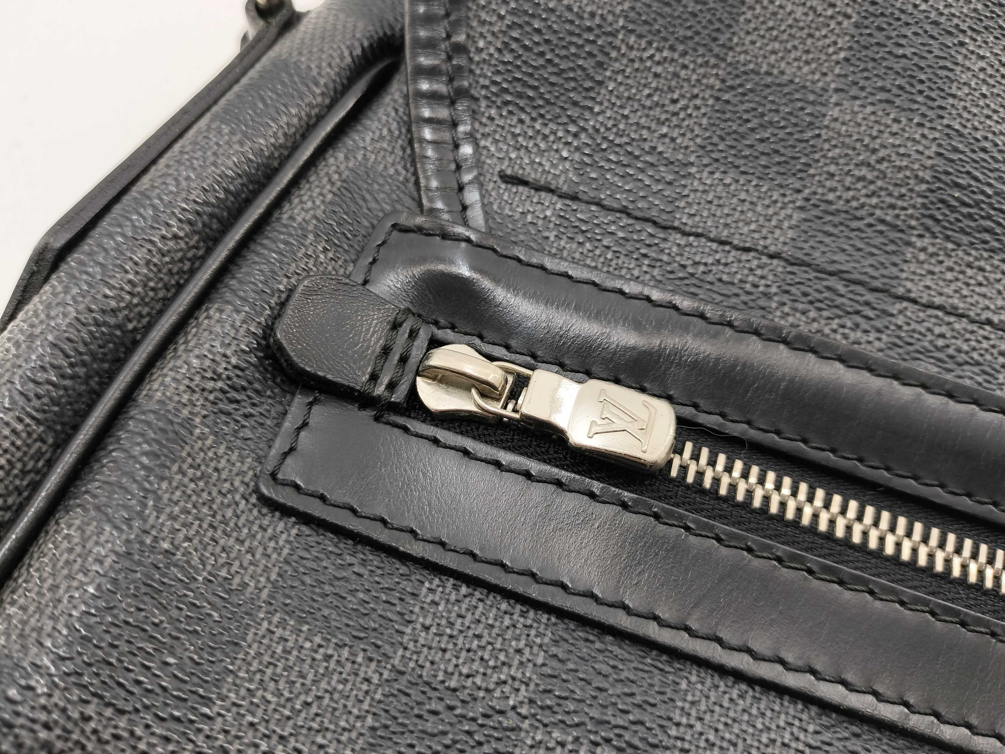 Damier Graphite Daniel GM Shoulder Bag — view 15