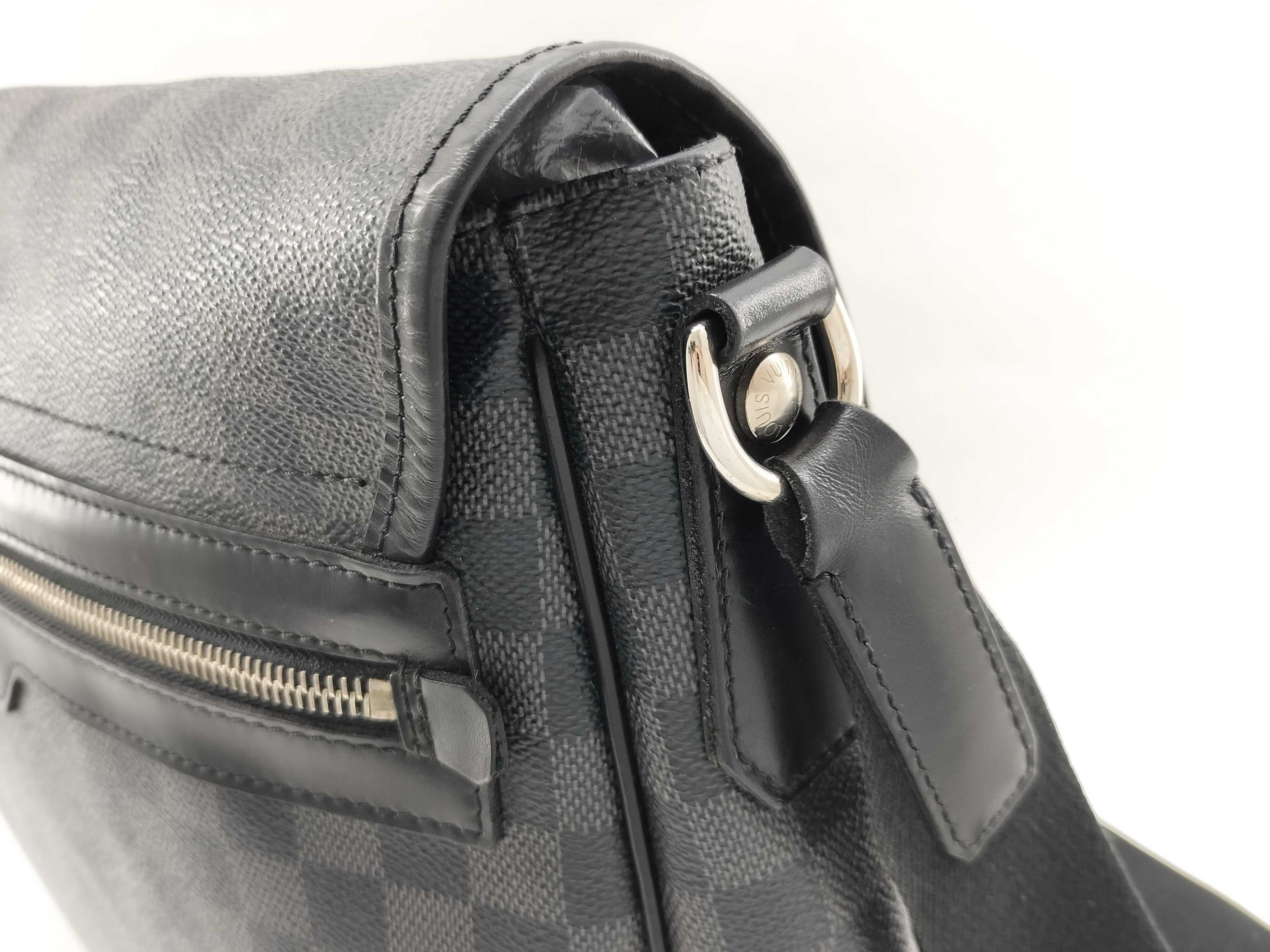 Damier Graphite Daniel GM Shoulder Bag — view 3
