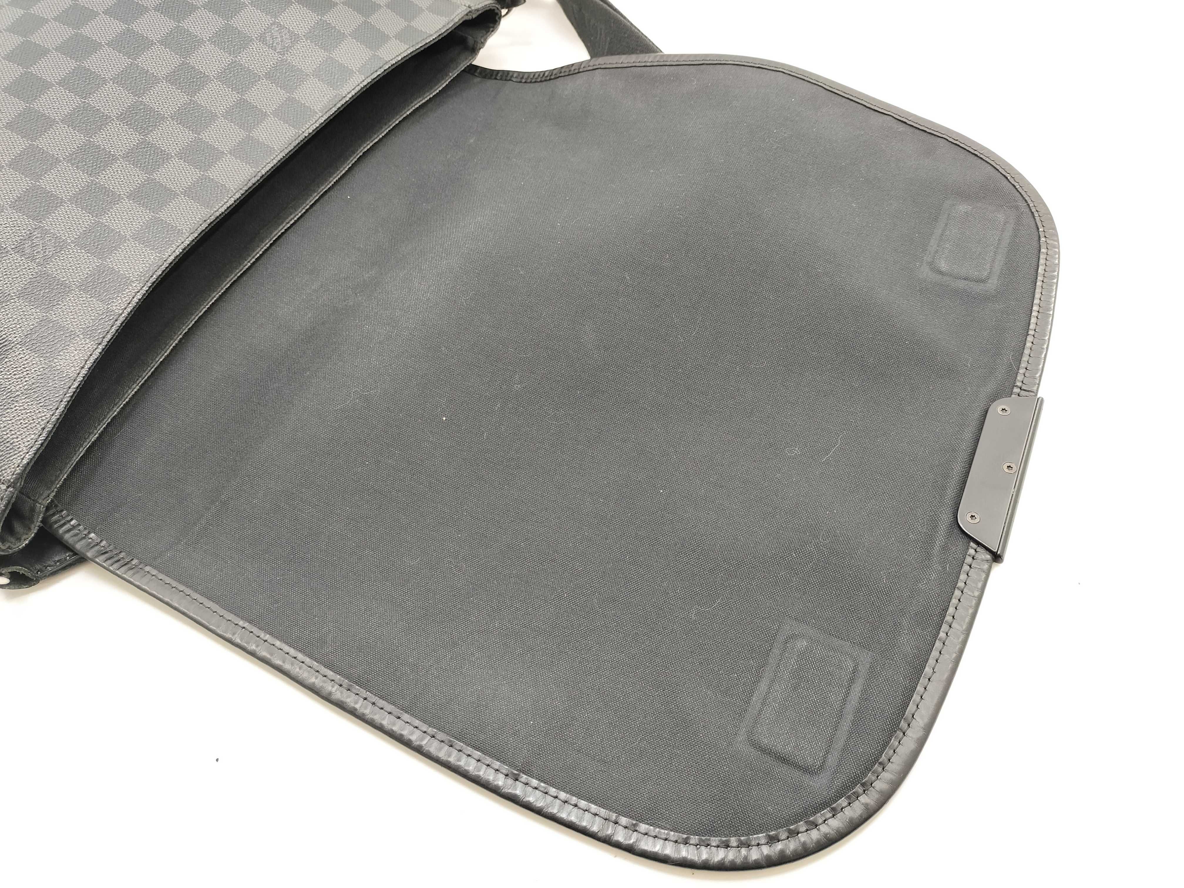 Damier Graphite Daniel GM Shoulder Bag — view 10