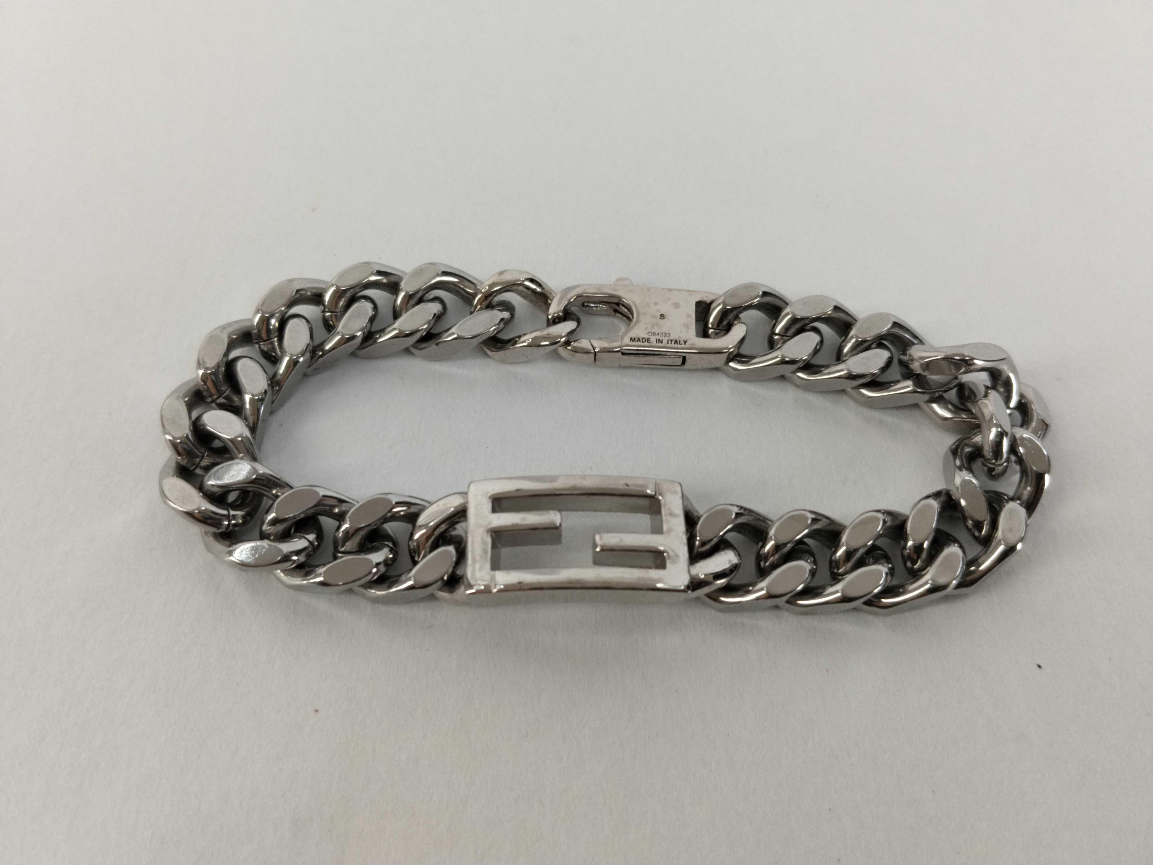 logo bracelet/bangle