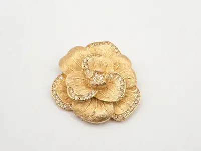 Flower brooch