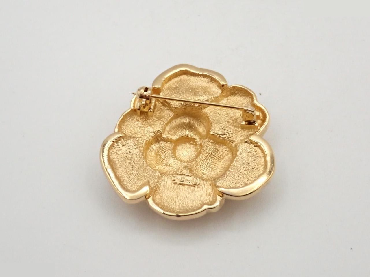 Flower brooch — view 2