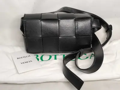 Intrecciato Maxi Intrecciato Cassette Leather Body Bag Black Waist Bag