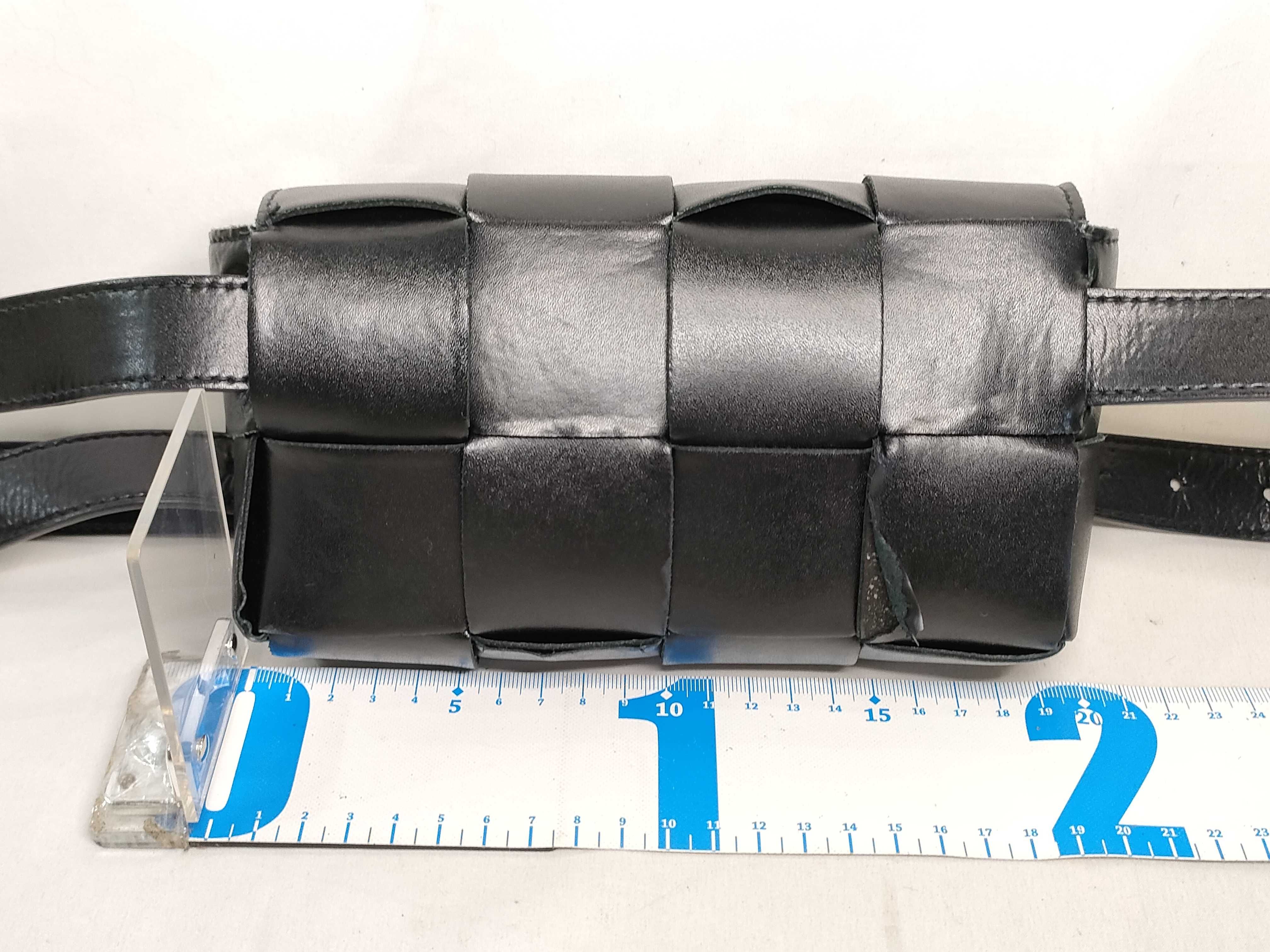Intrecciato Maxi Intrecciato Cassette Leather Body Bag Black Waist Bag — view 2