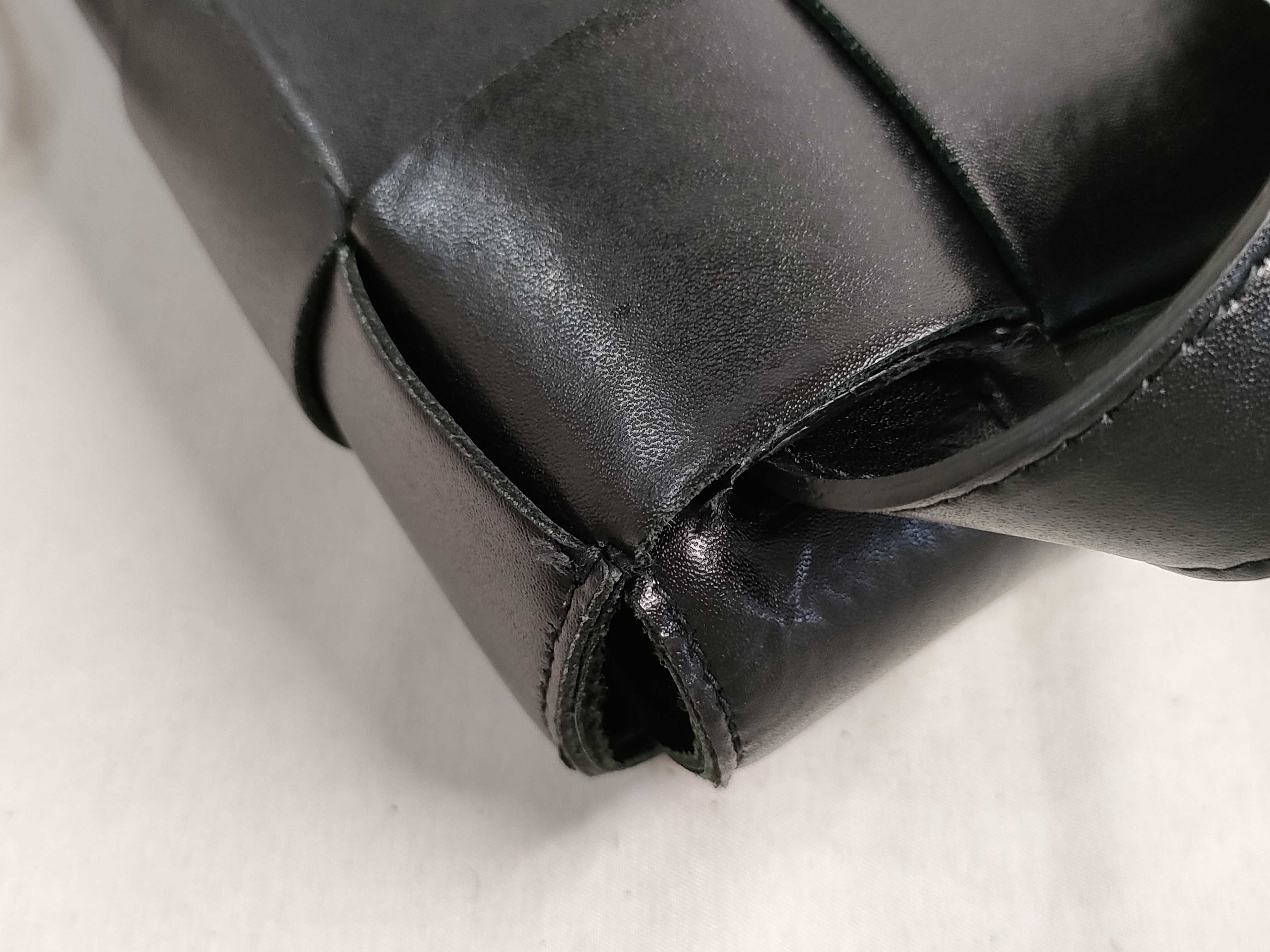 Intrecciato Maxi Intrecciato Cassette Leather Body Bag Black Waist Bag — view 13