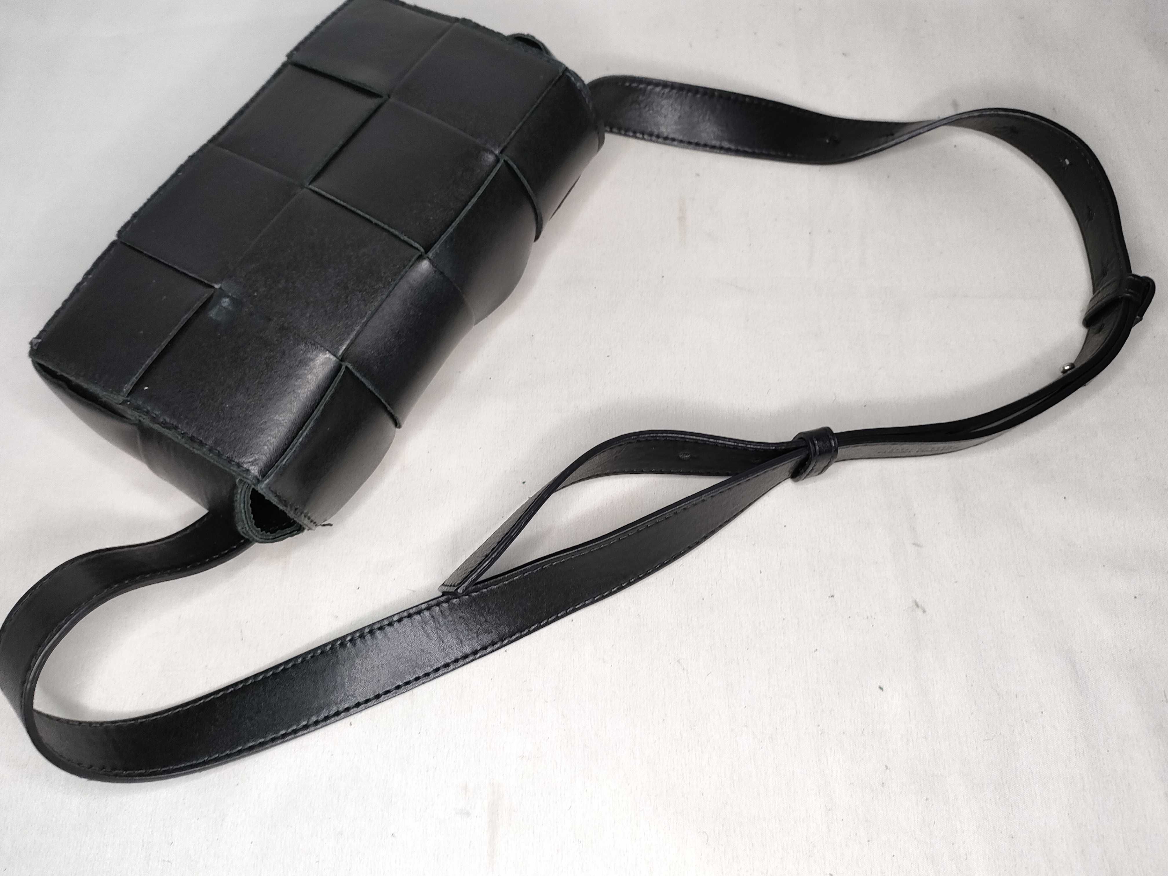 Intrecciato Maxi Intrecciato Cassette Leather Body Bag Black Waist Bag — view 3