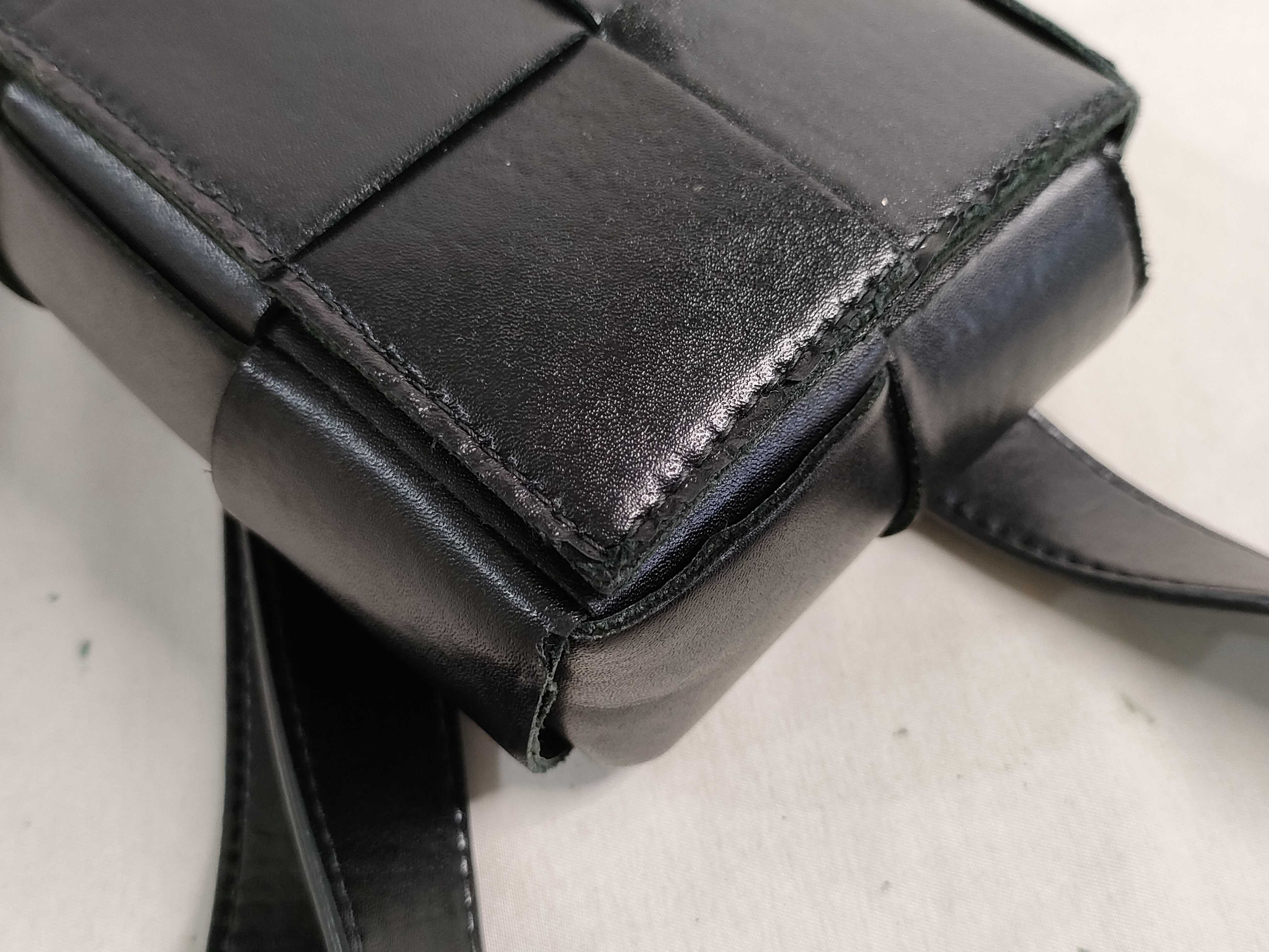 Intrecciato Maxi Intrecciato Cassette Leather Body Bag Black Waist Bag — view 6