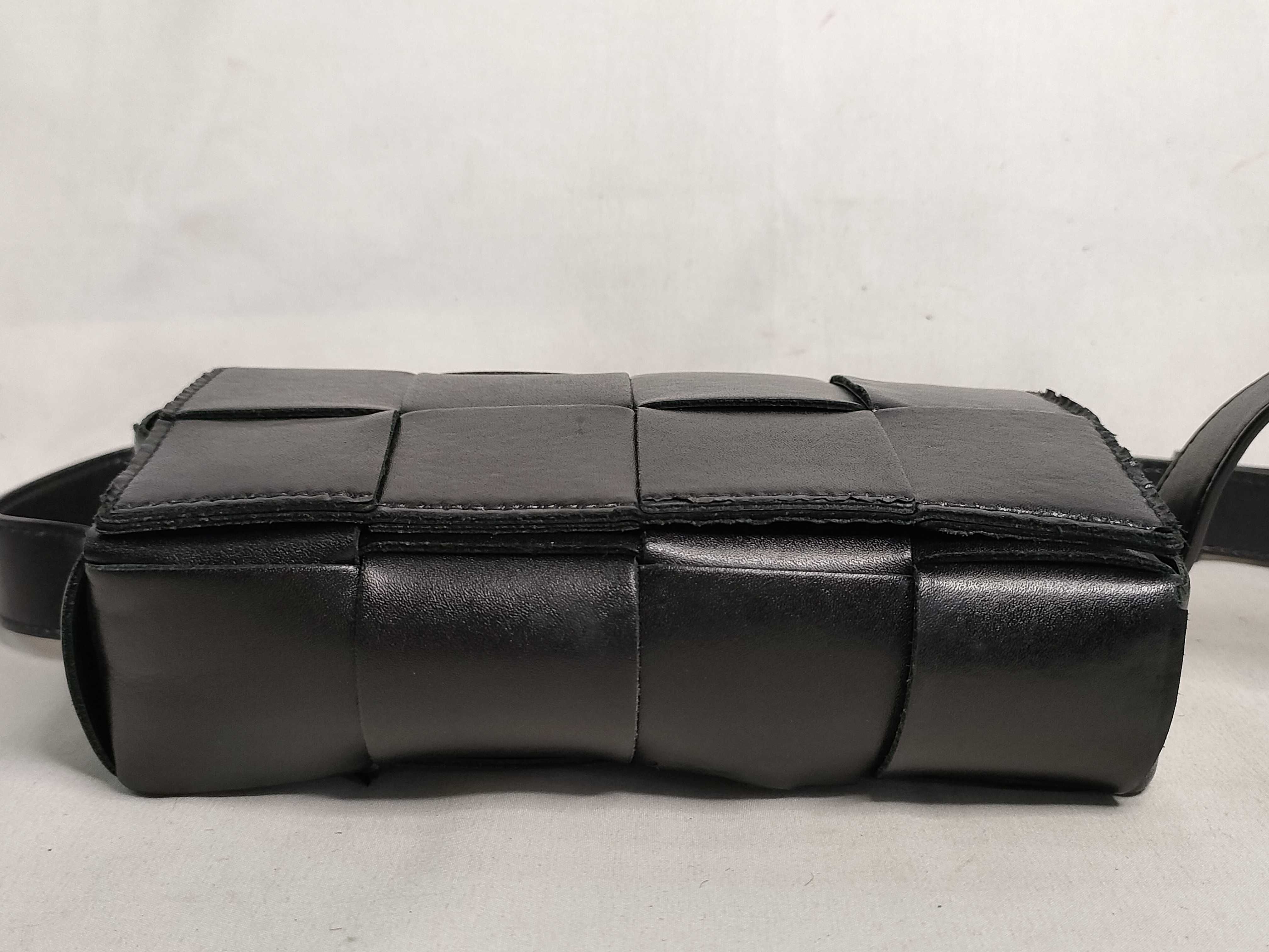 Intrecciato Maxi Intrecciato Cassette Leather Body Bag Black Waist Bag — view 7