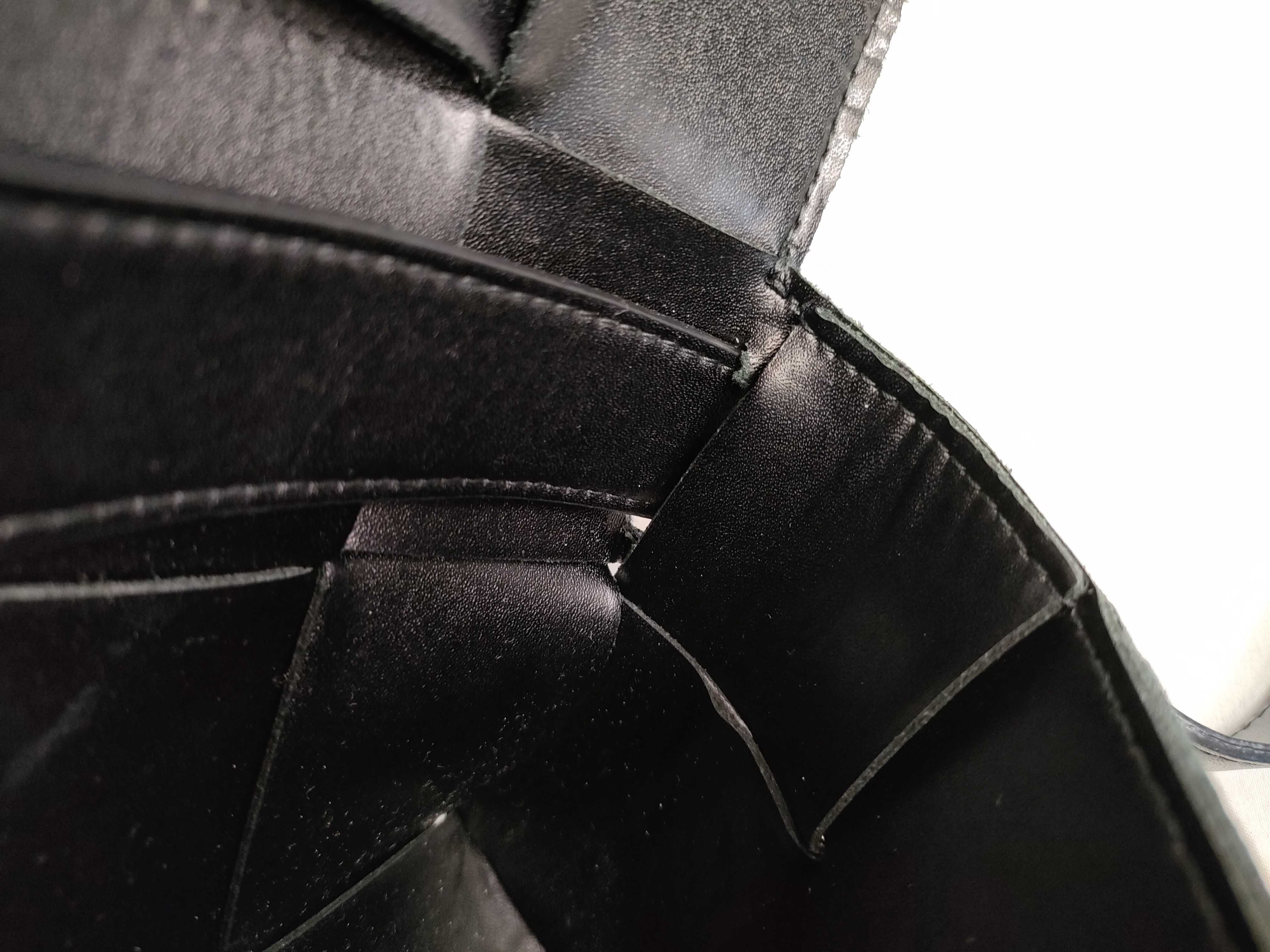 Intrecciato Maxi Intrecciato Cassette Leather Body Bag Black Waist Bag — view 9