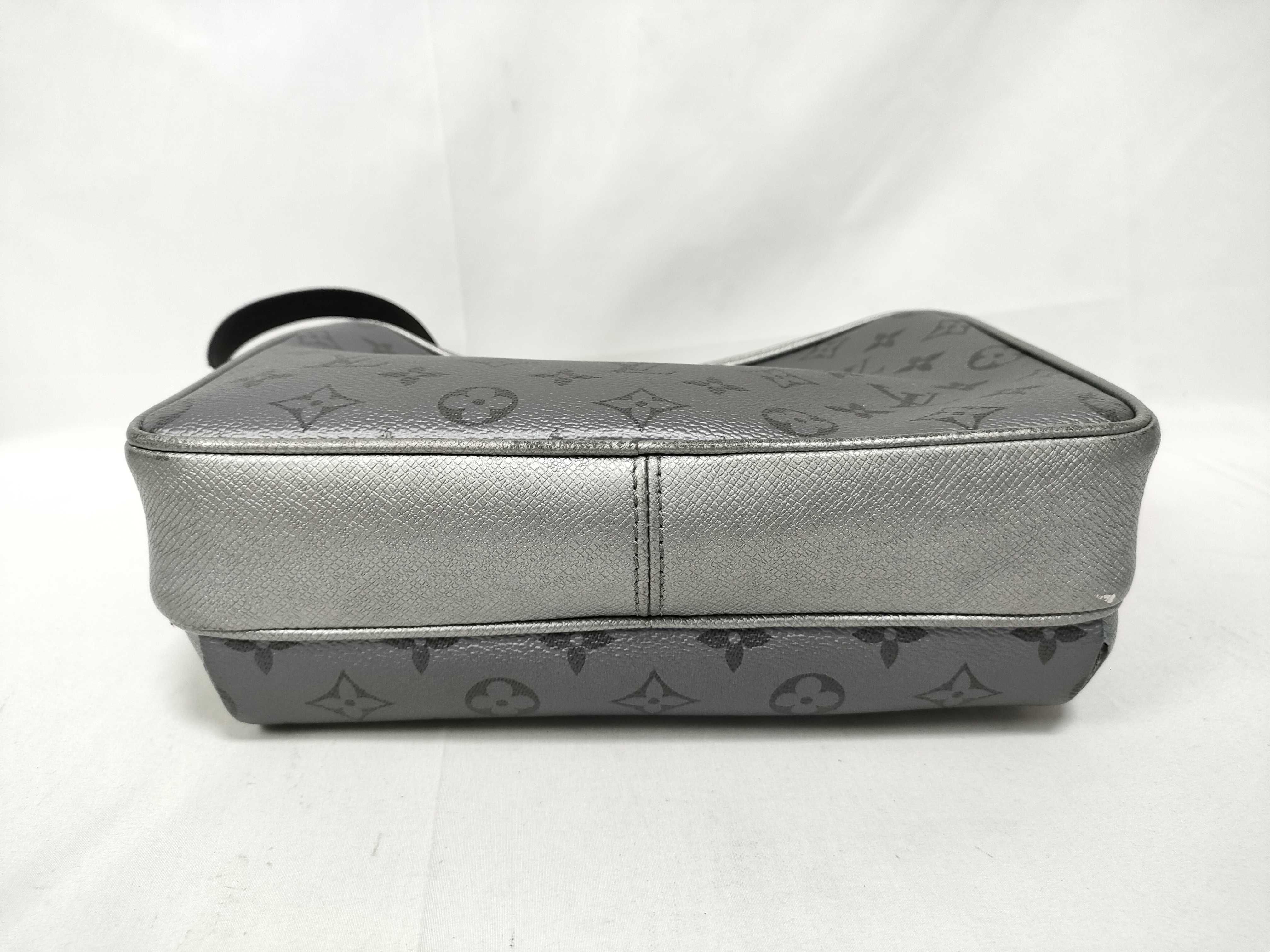 Outdoor Messenger PM Taigarama Shoulder Bag M30830 Shoulder Bag — view 3