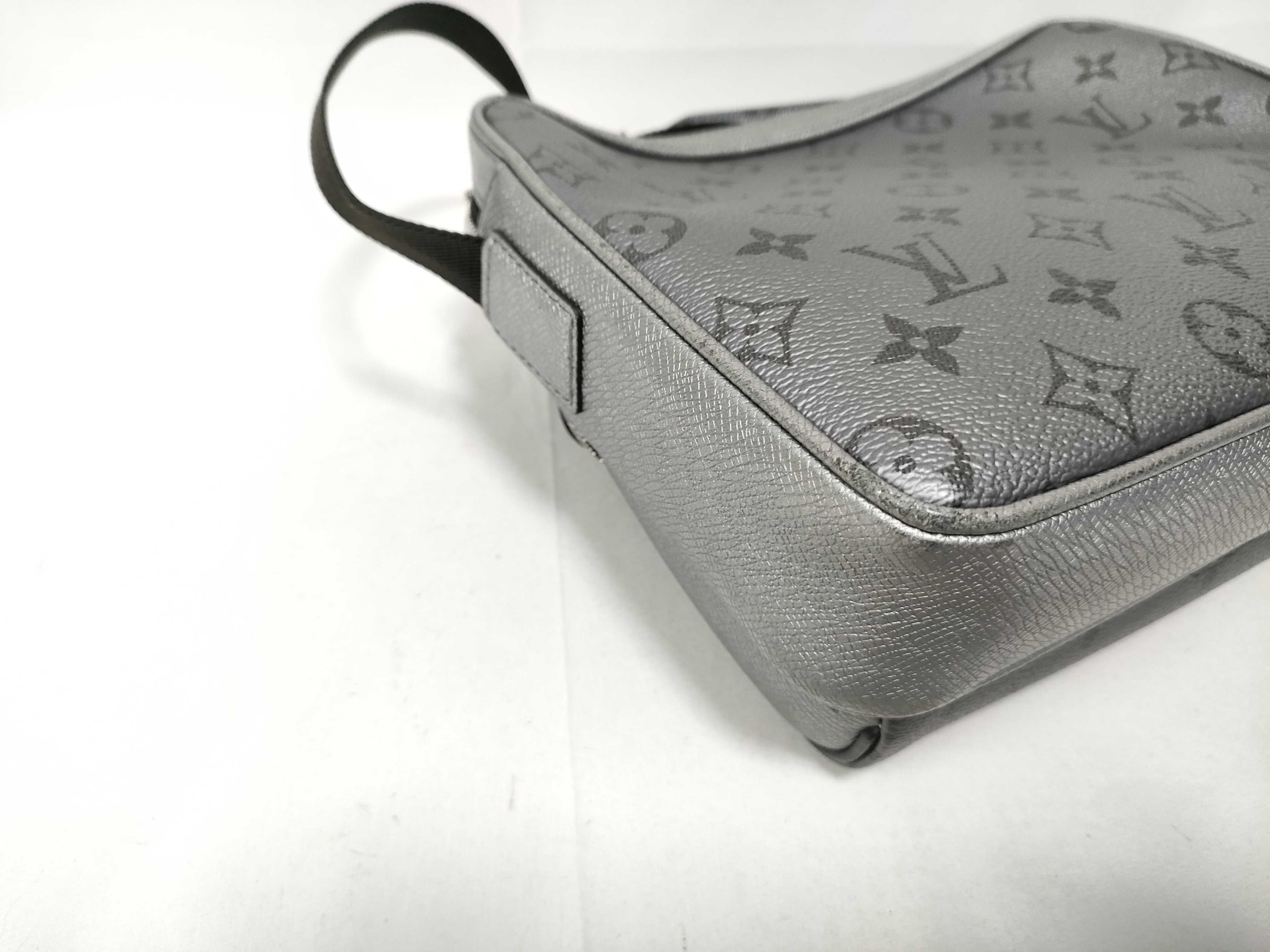 Outdoor Messenger PM Taigarama Shoulder Bag M30830 Shoulder Bag — view 6