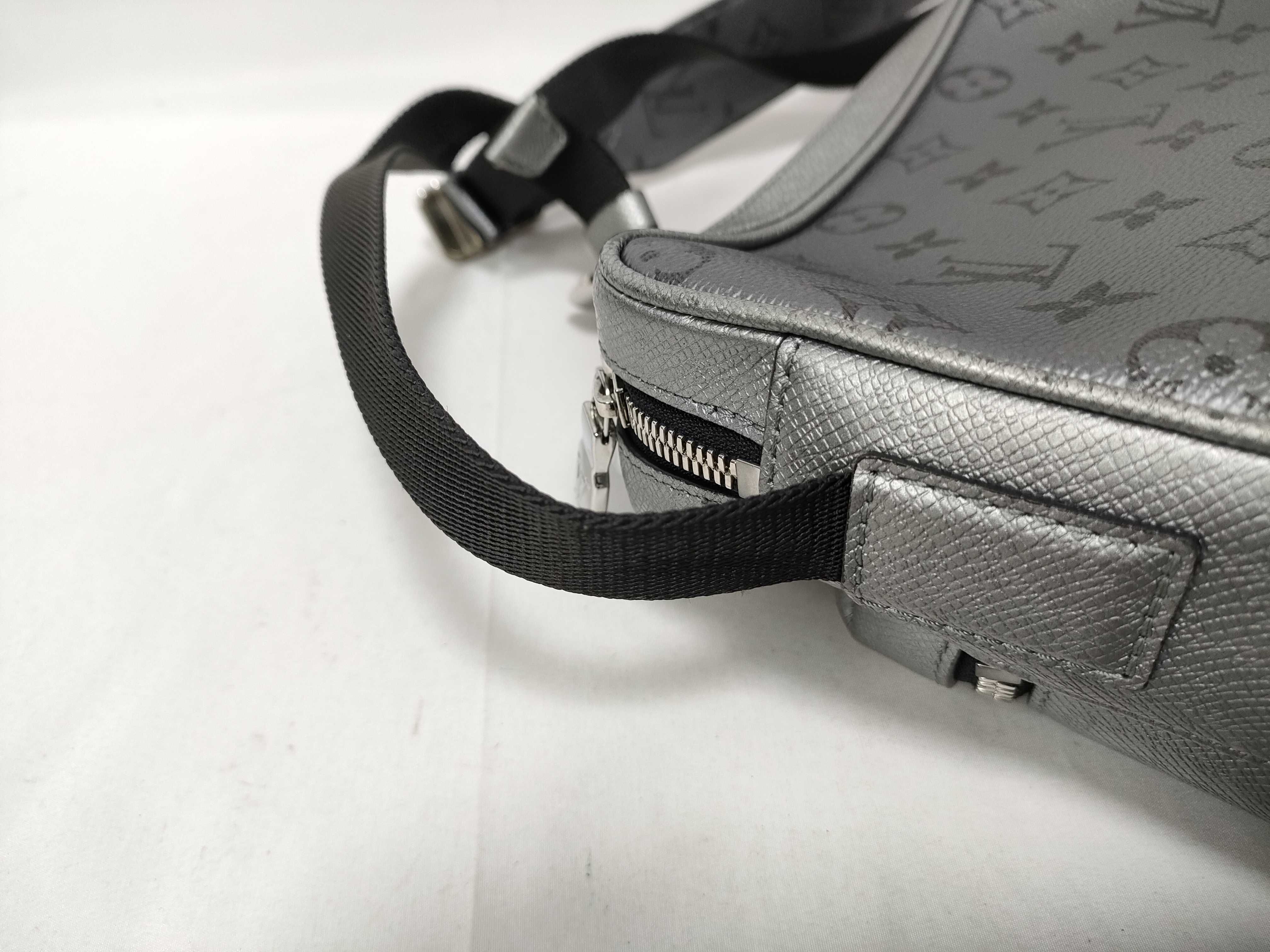 Outdoor Messenger PM Taigarama Shoulder Bag M30830 Shoulder Bag — view 7