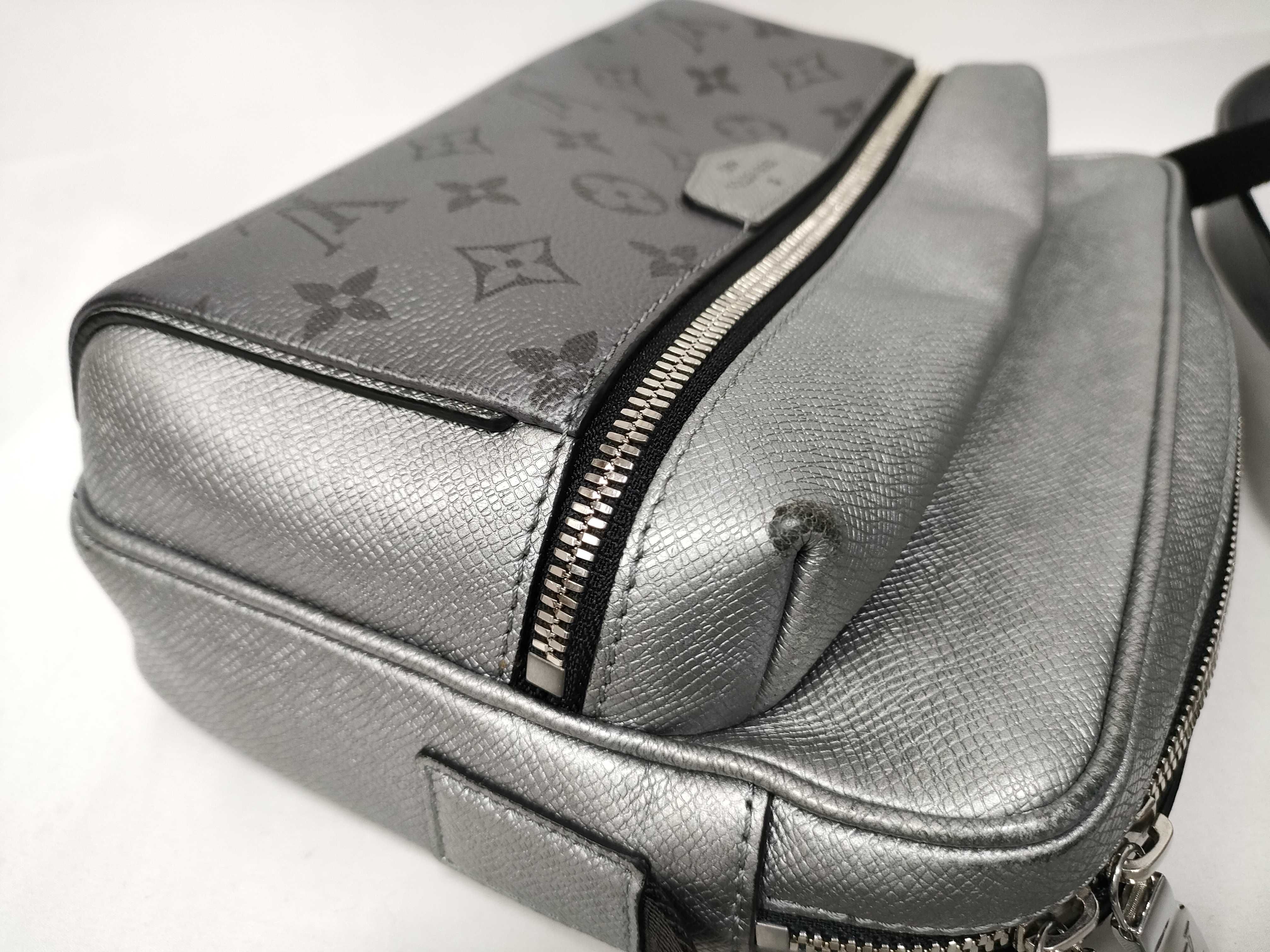Outdoor Messenger PM Taigarama Shoulder Bag M30830 Shoulder Bag — view 9