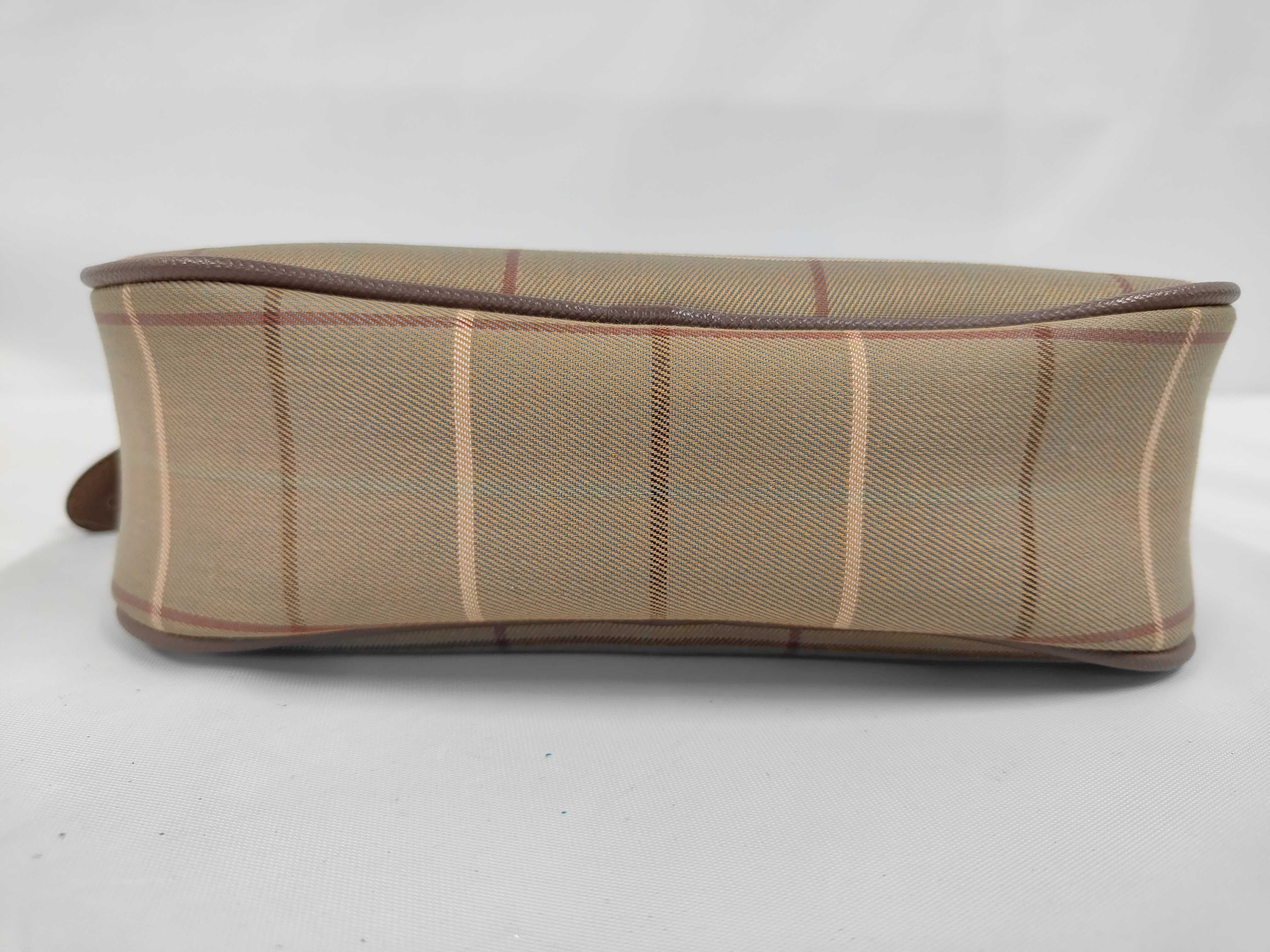 pouch — view 3