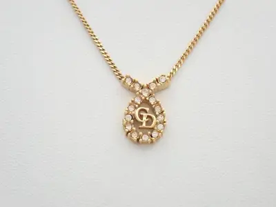 Other line: Precious metals, necklaces, pendants, neck circumference approximately 45cm.