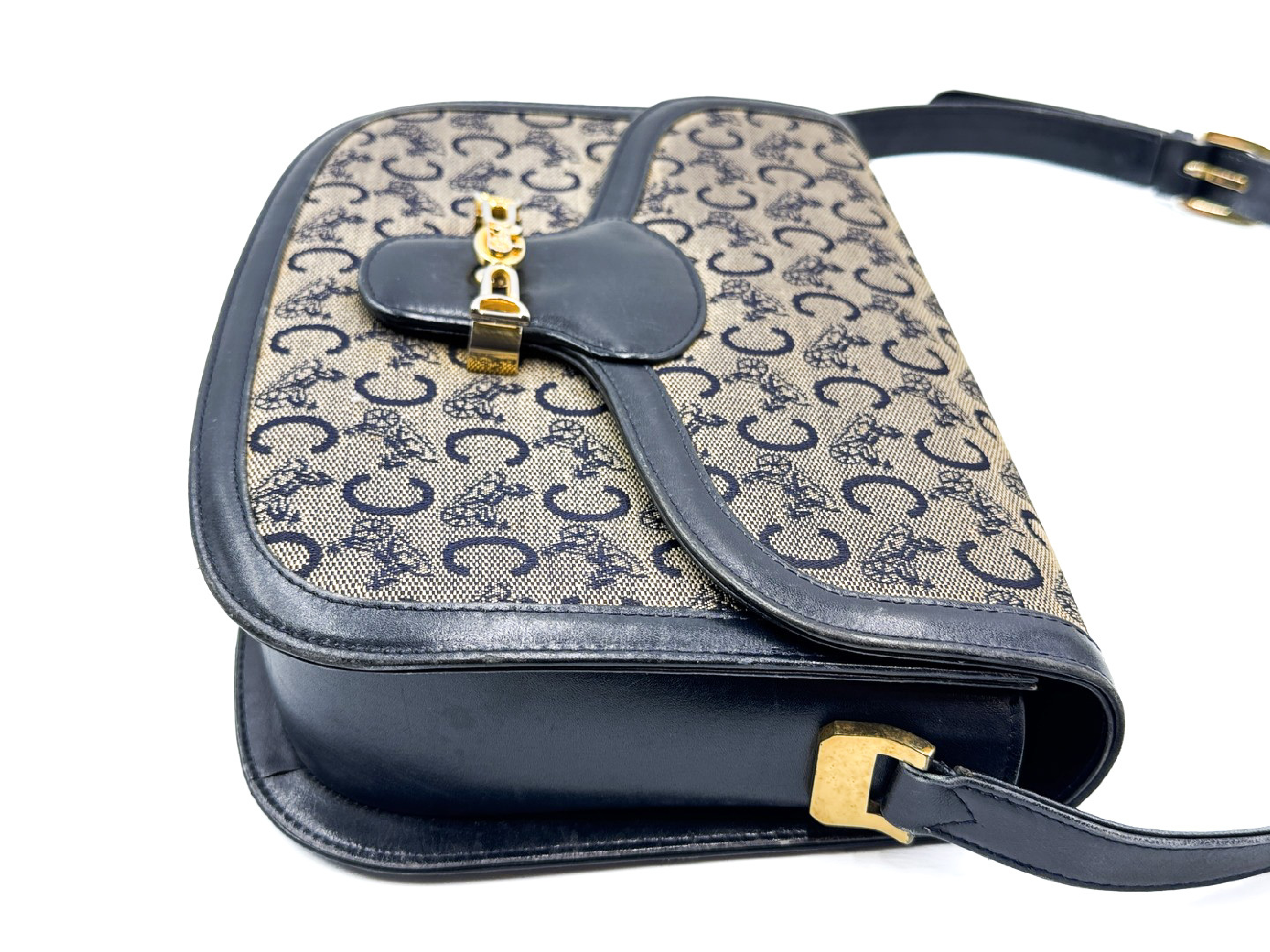 Carriage Hardware, Carriage Pattern, Gold Hardware, Vintage Leather Shoulder Bag — view 4
