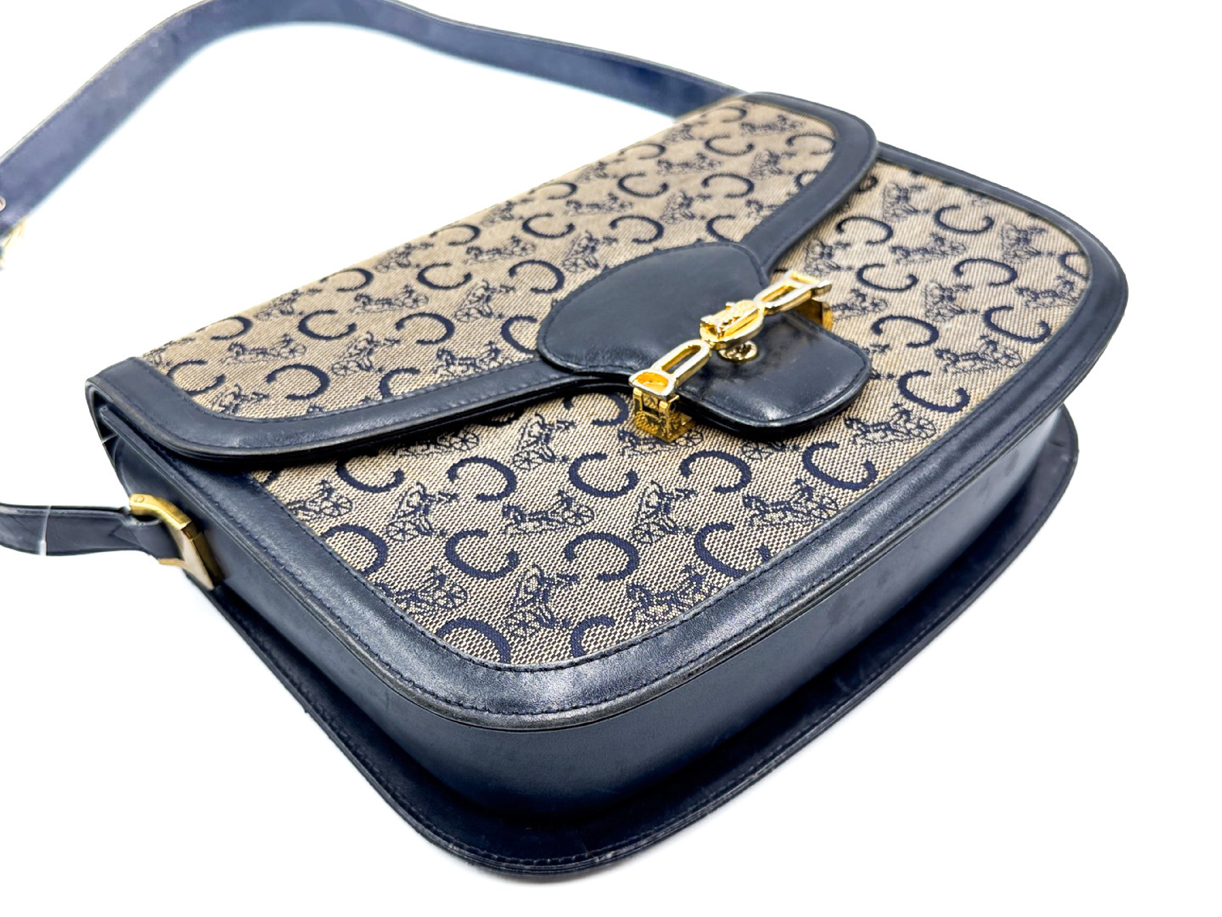 Carriage Hardware, Carriage Pattern, Gold Hardware, Vintage Leather Shoulder Bag — view 5
