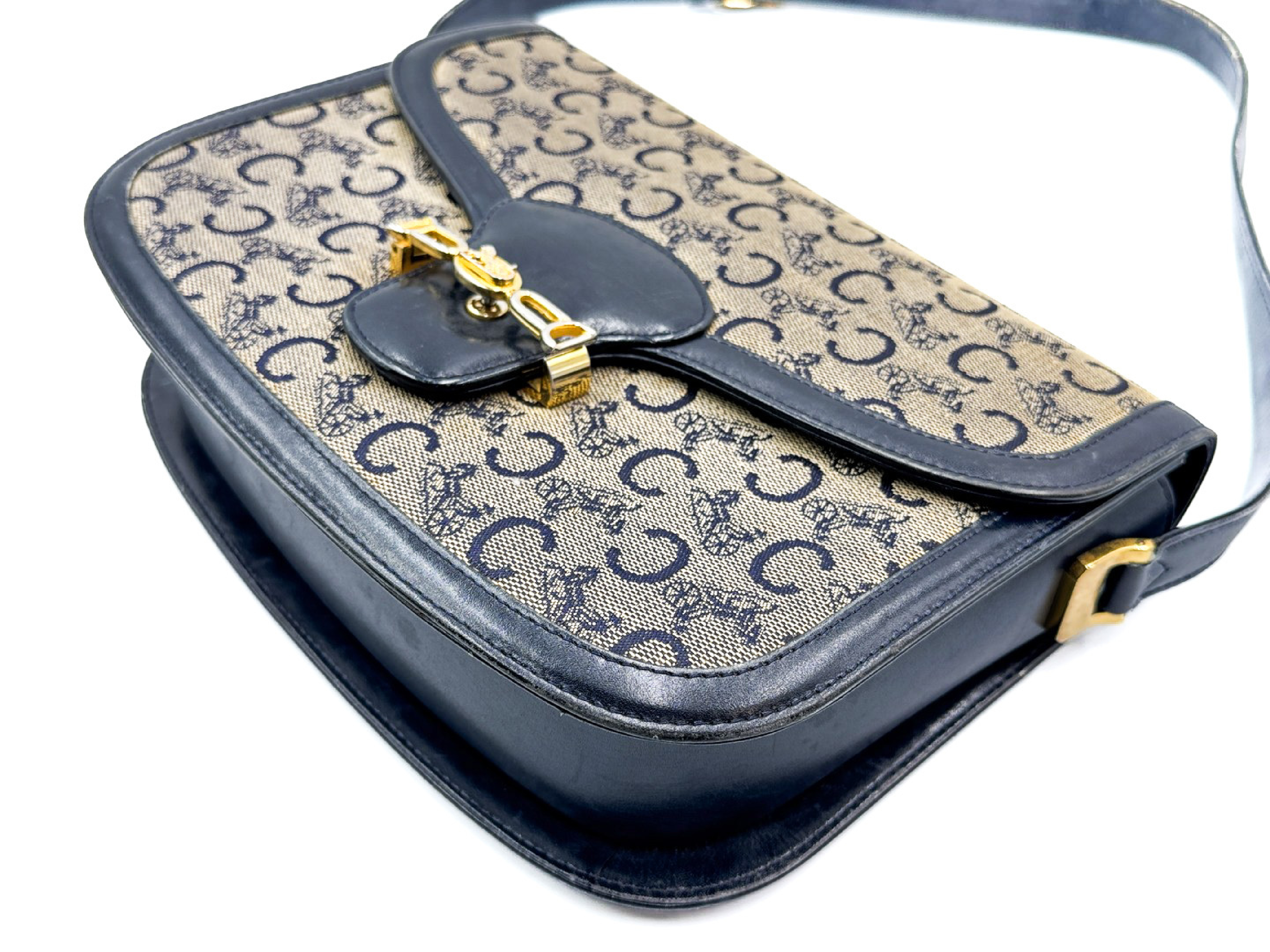 Carriage Hardware, Carriage Pattern, Gold Hardware, Vintage Leather Shoulder Bag — view 6