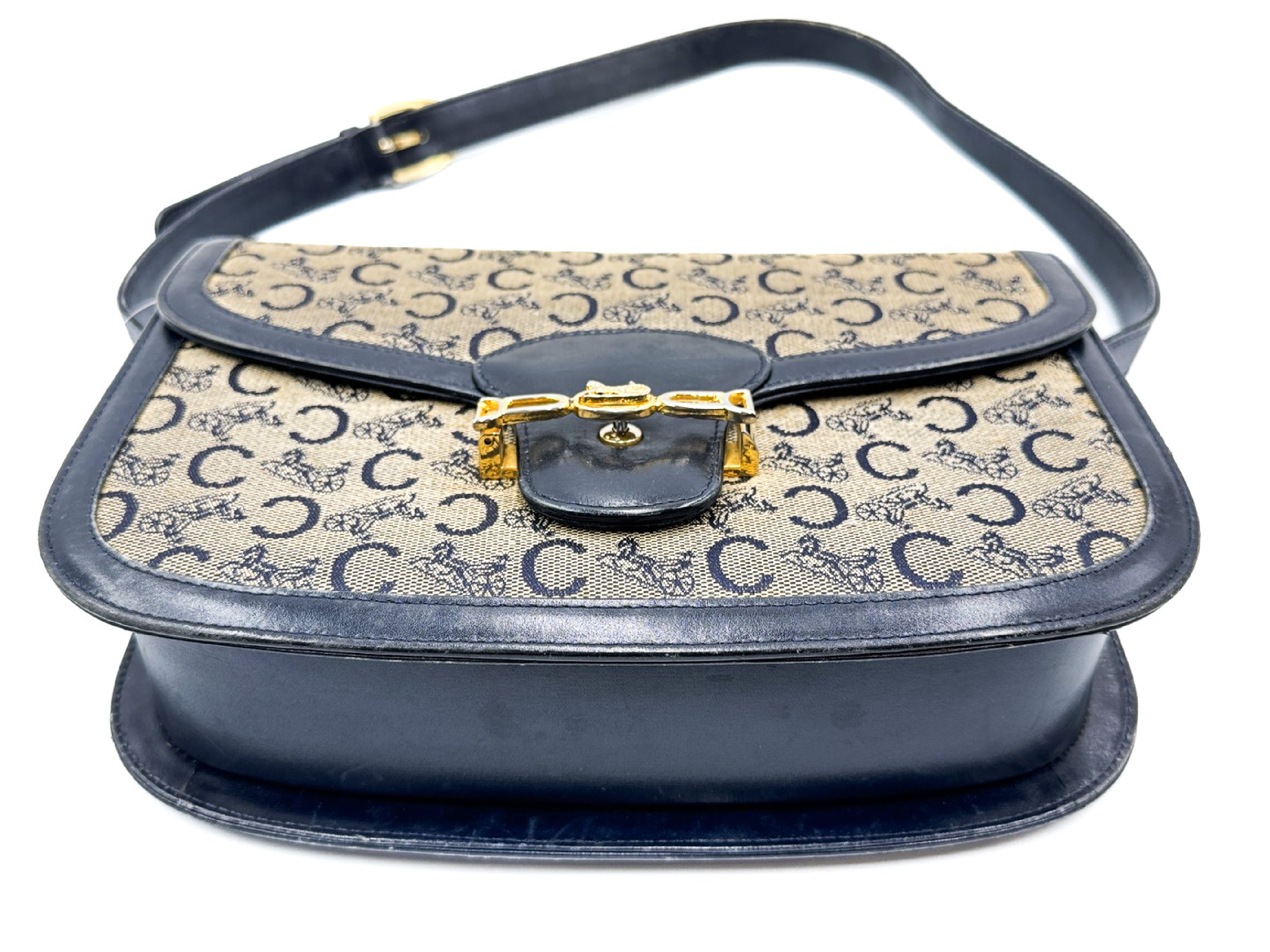 Carriage Hardware, Carriage Pattern, Gold Hardware, Vintage Leather Shoulder Bag — view 7