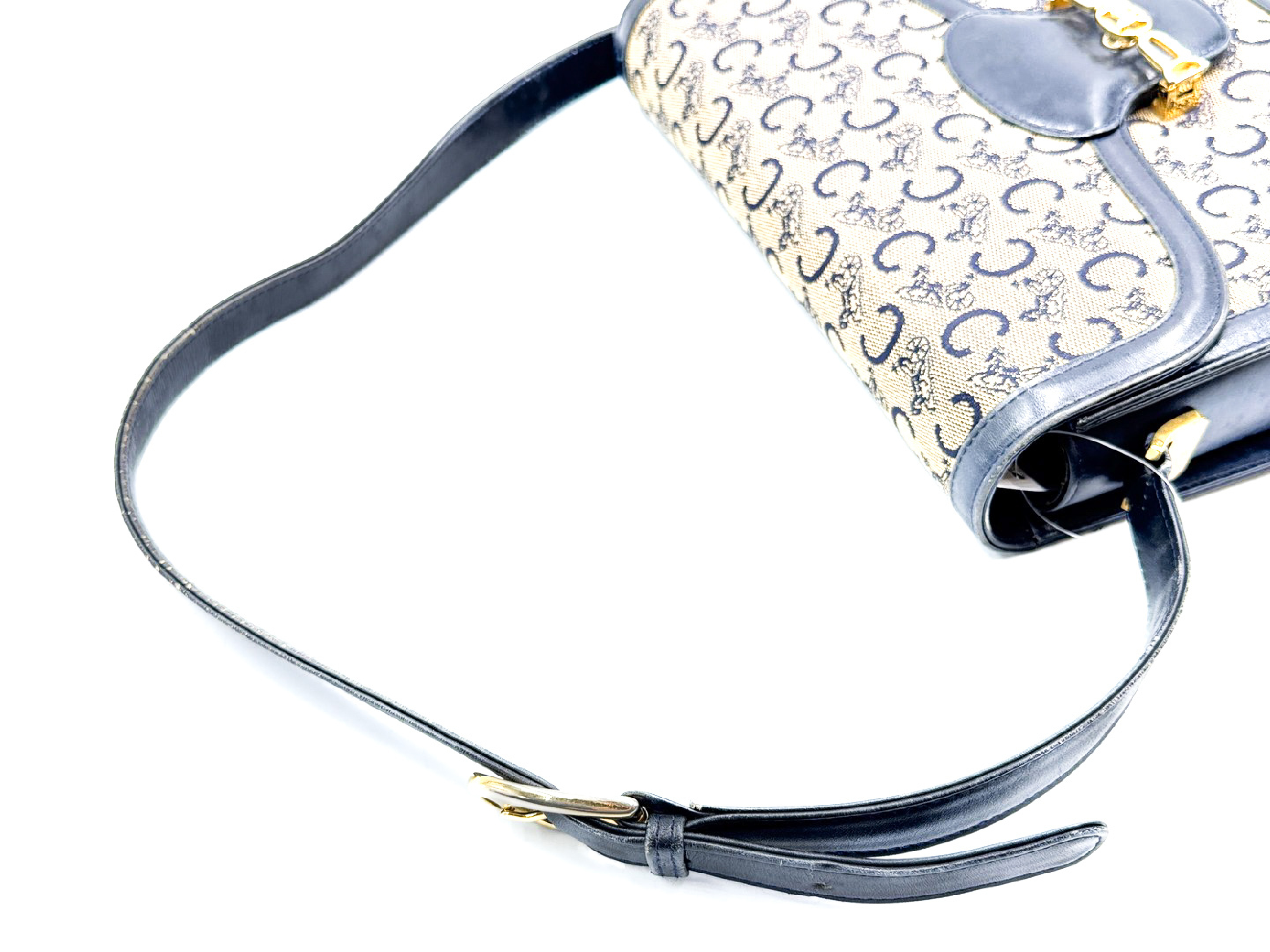 Carriage Hardware, Carriage Pattern, Gold Hardware, Vintage Leather Shoulder Bag — view 8