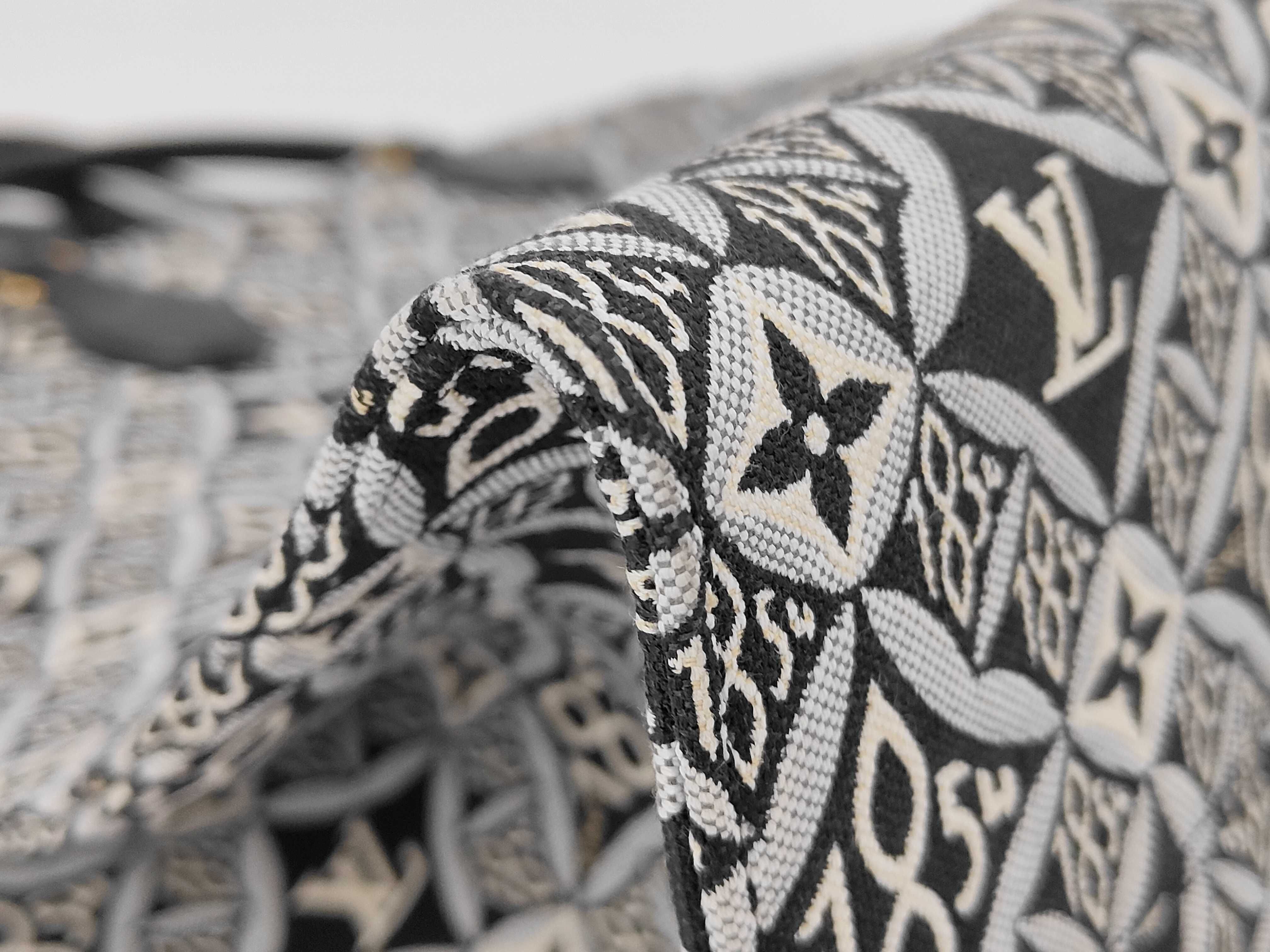 Onzago-1854 Tote Bag — view 7
