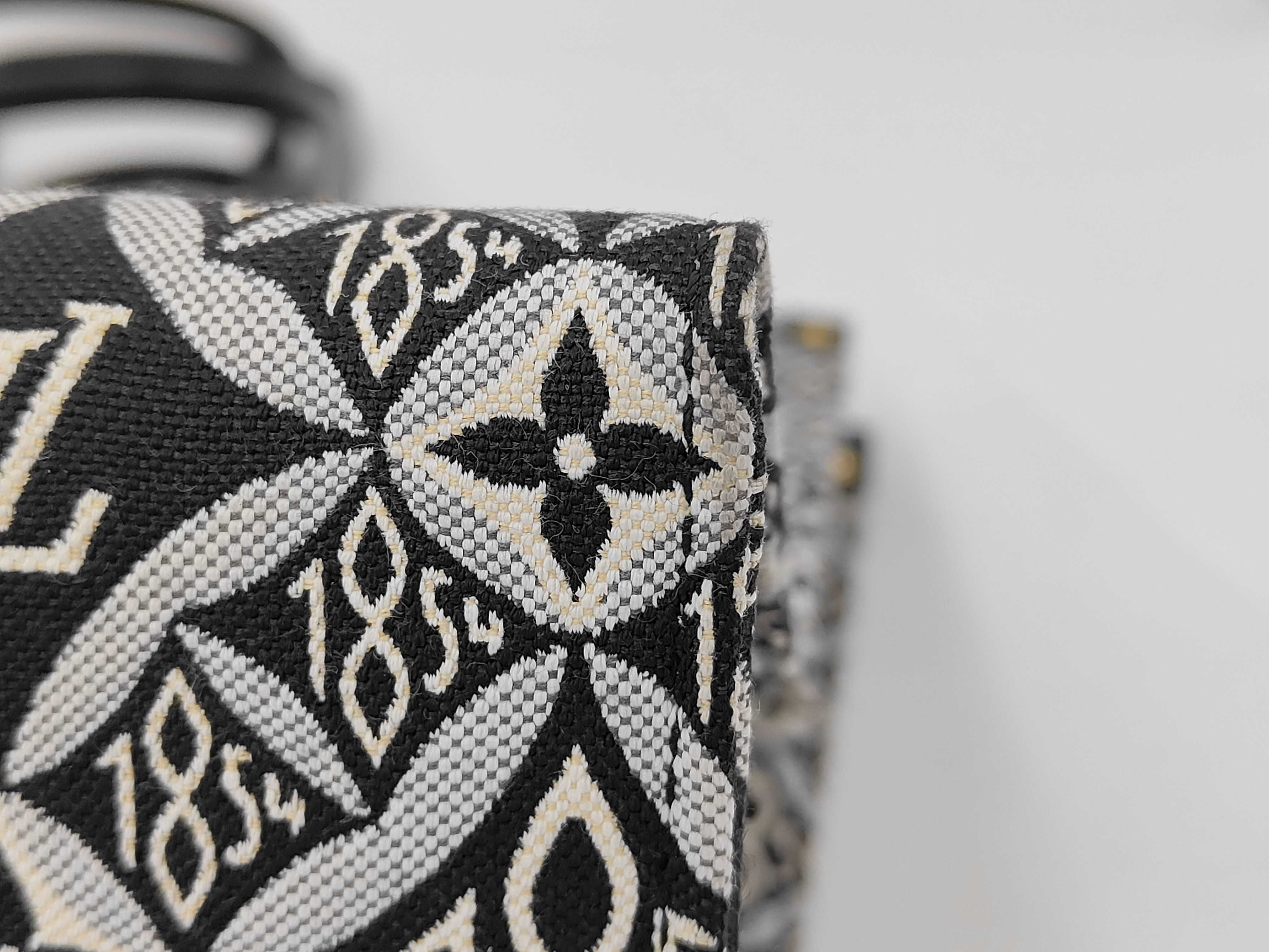 Onzago-1854 Tote Bag — view 9