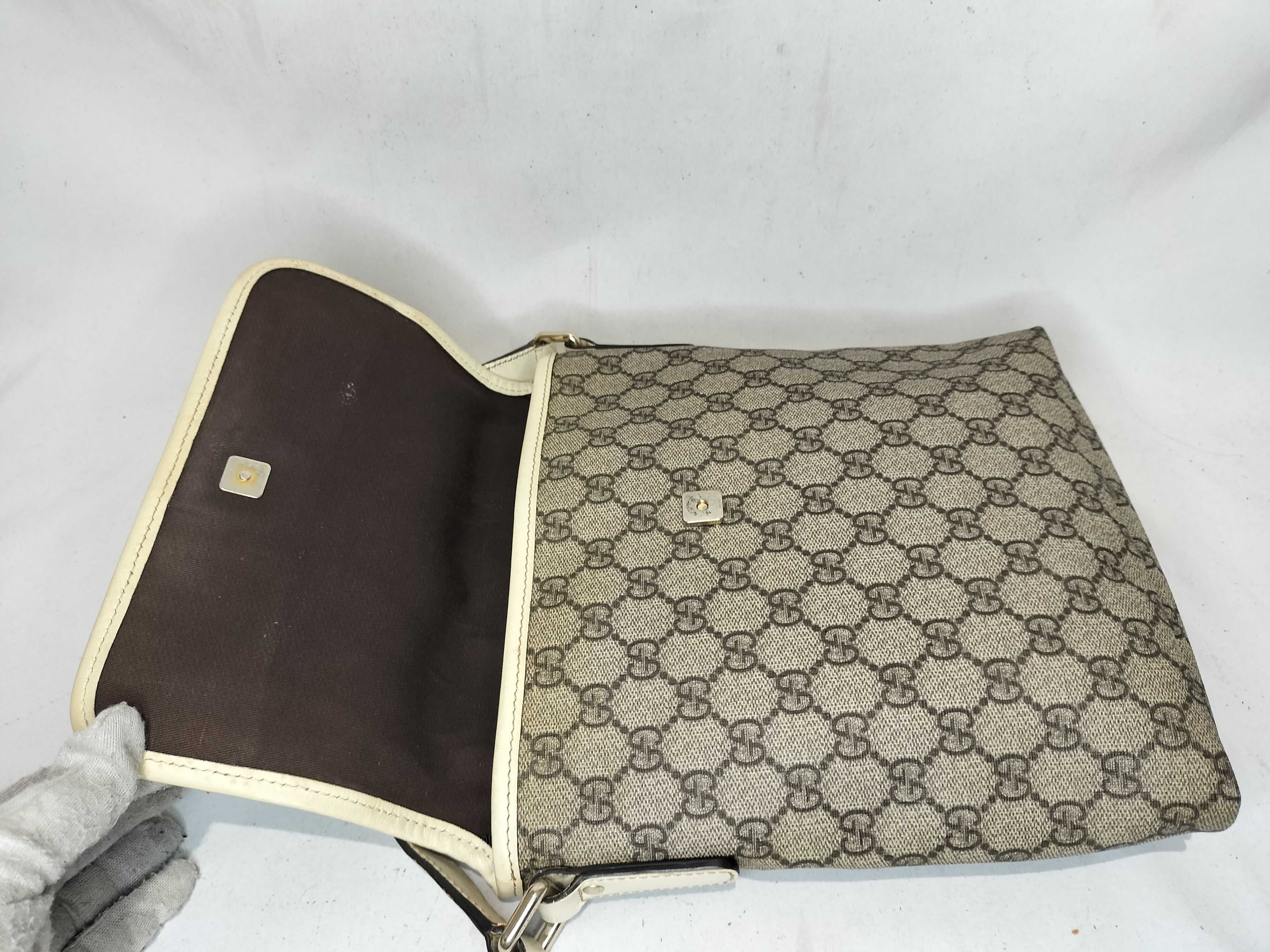 GG Supreme Canvas Crossbody Bag Shoulder Bag — view 9