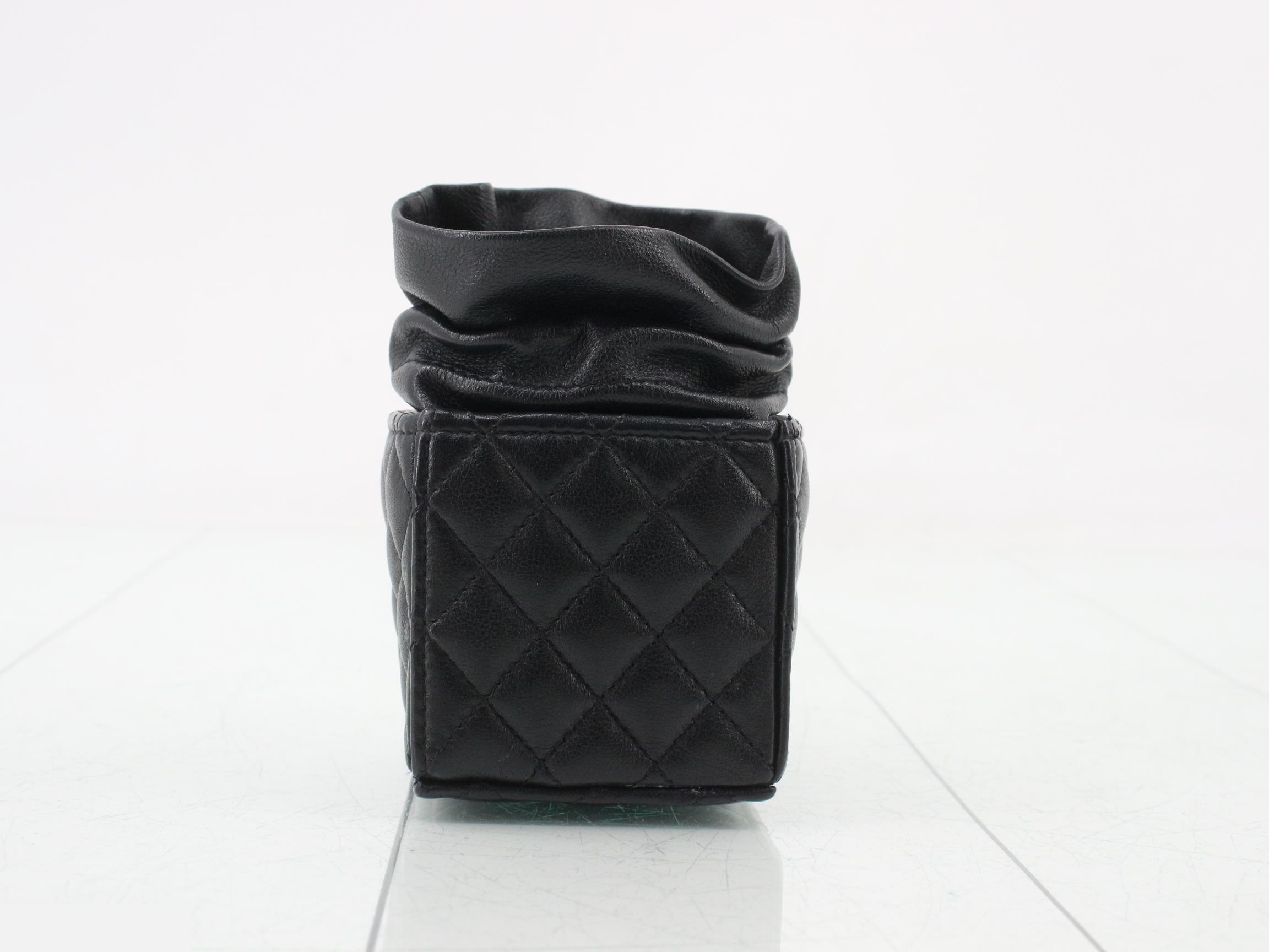 Matelassé drawstring chain shoulder bag, lambskin, black — view 2