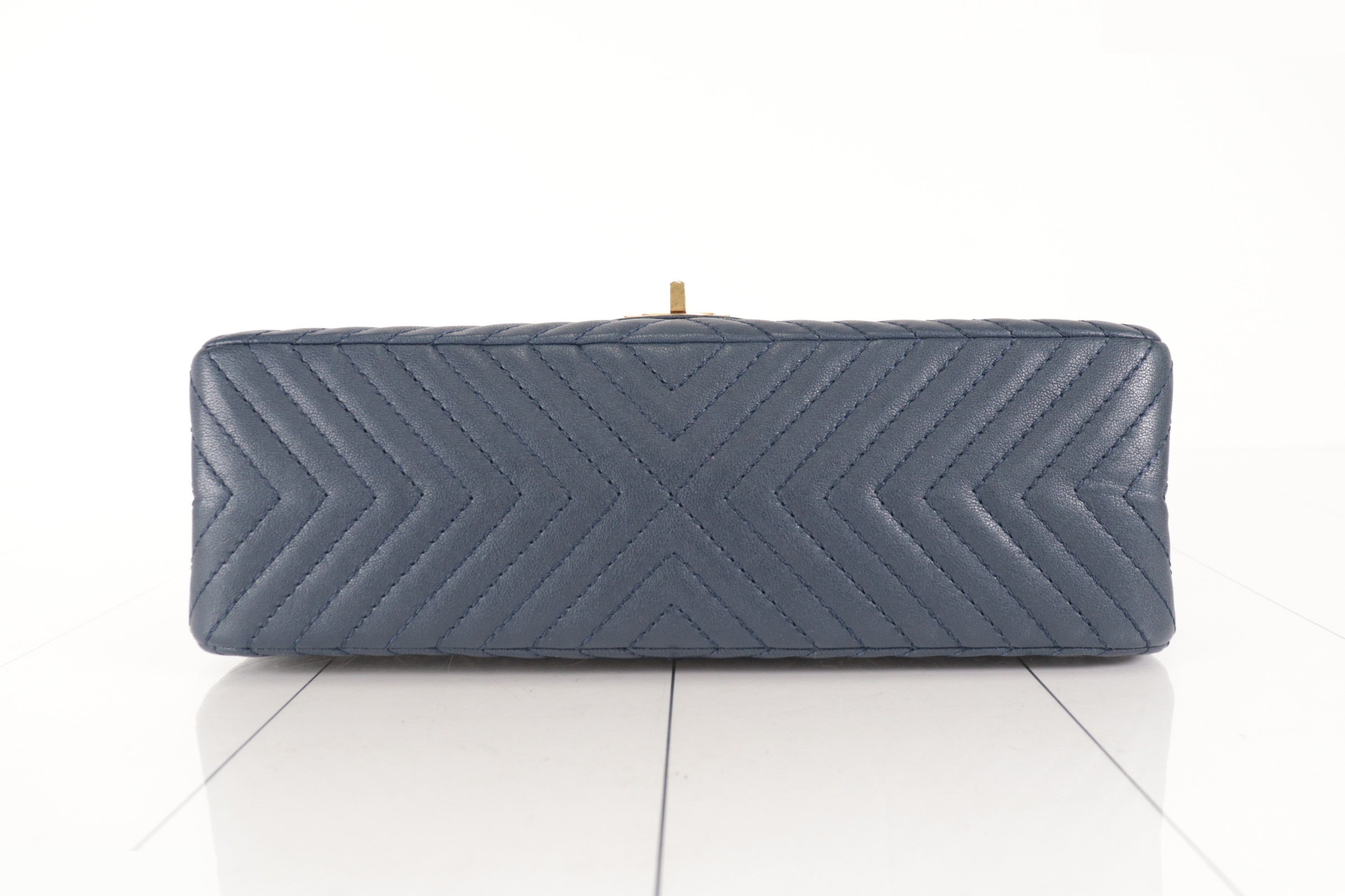 Chevron Double Flap Calfskin 2.55 Chain Shoulder Bag Navy Serial Number 23 — view 7