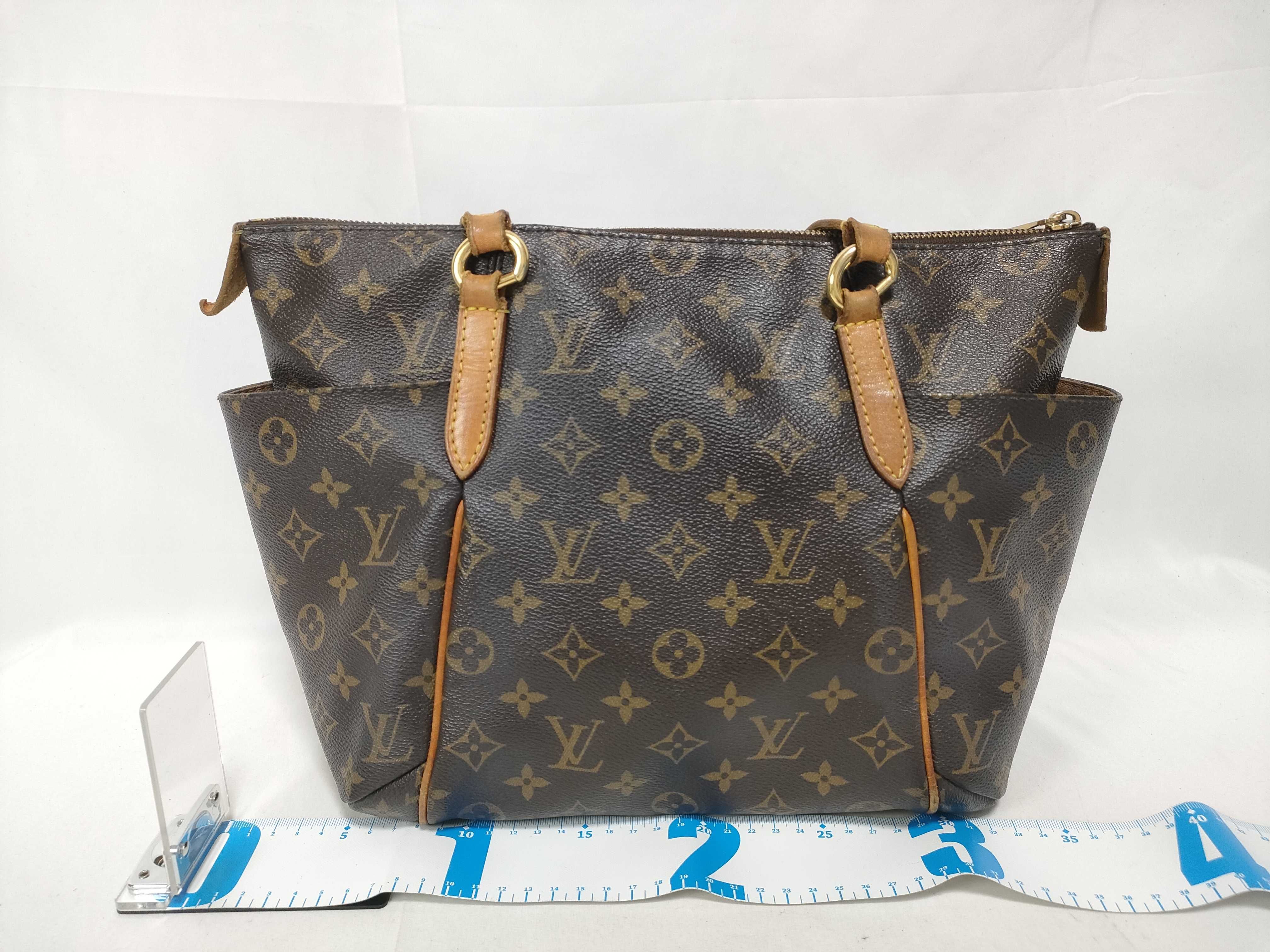Monogram Louis Vuitton Monogram Totally PM M56688 Tote Bag — view 2