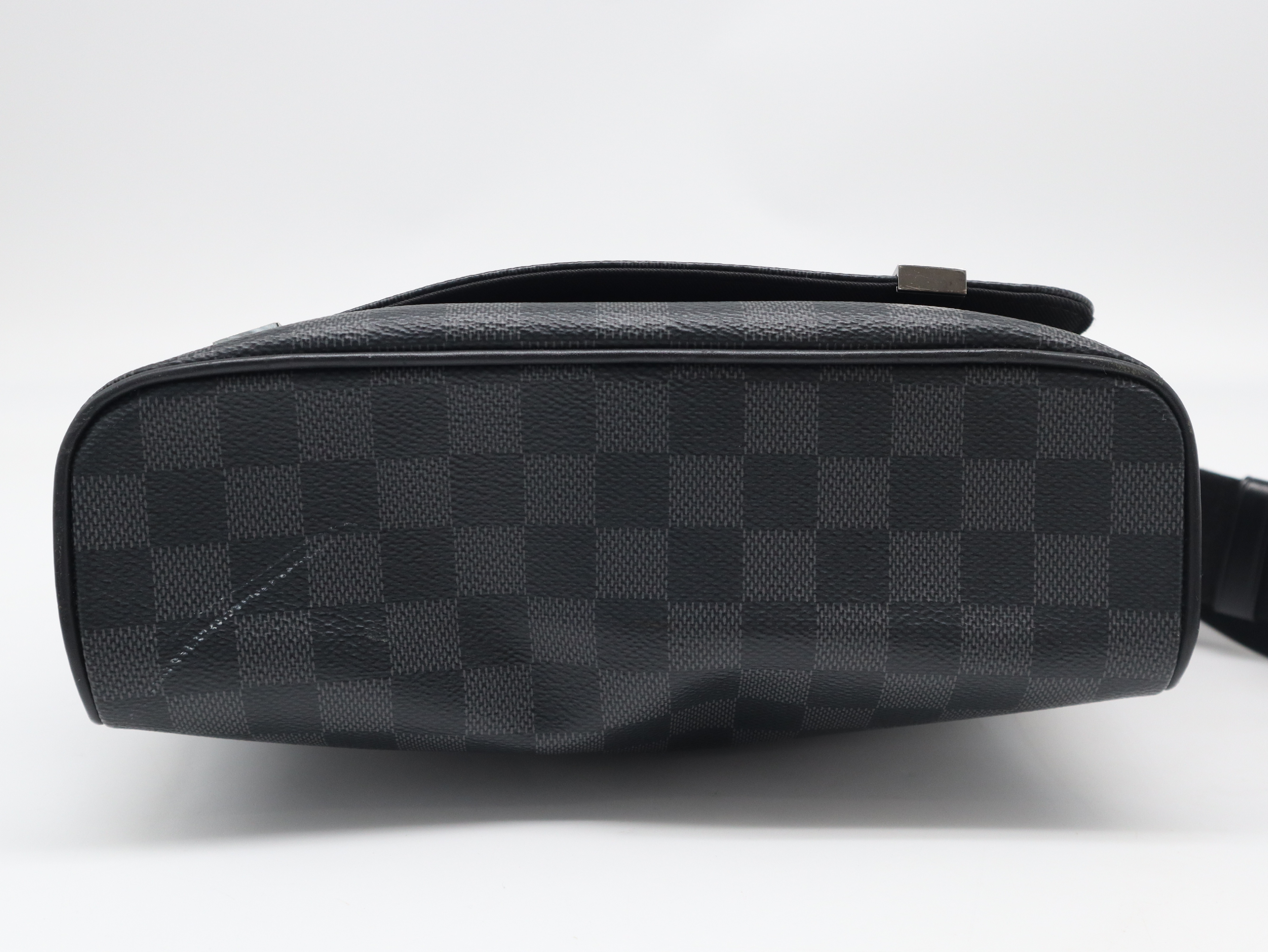 N41028 Damier Graphite District PM NM Shoulder Bag — view 5