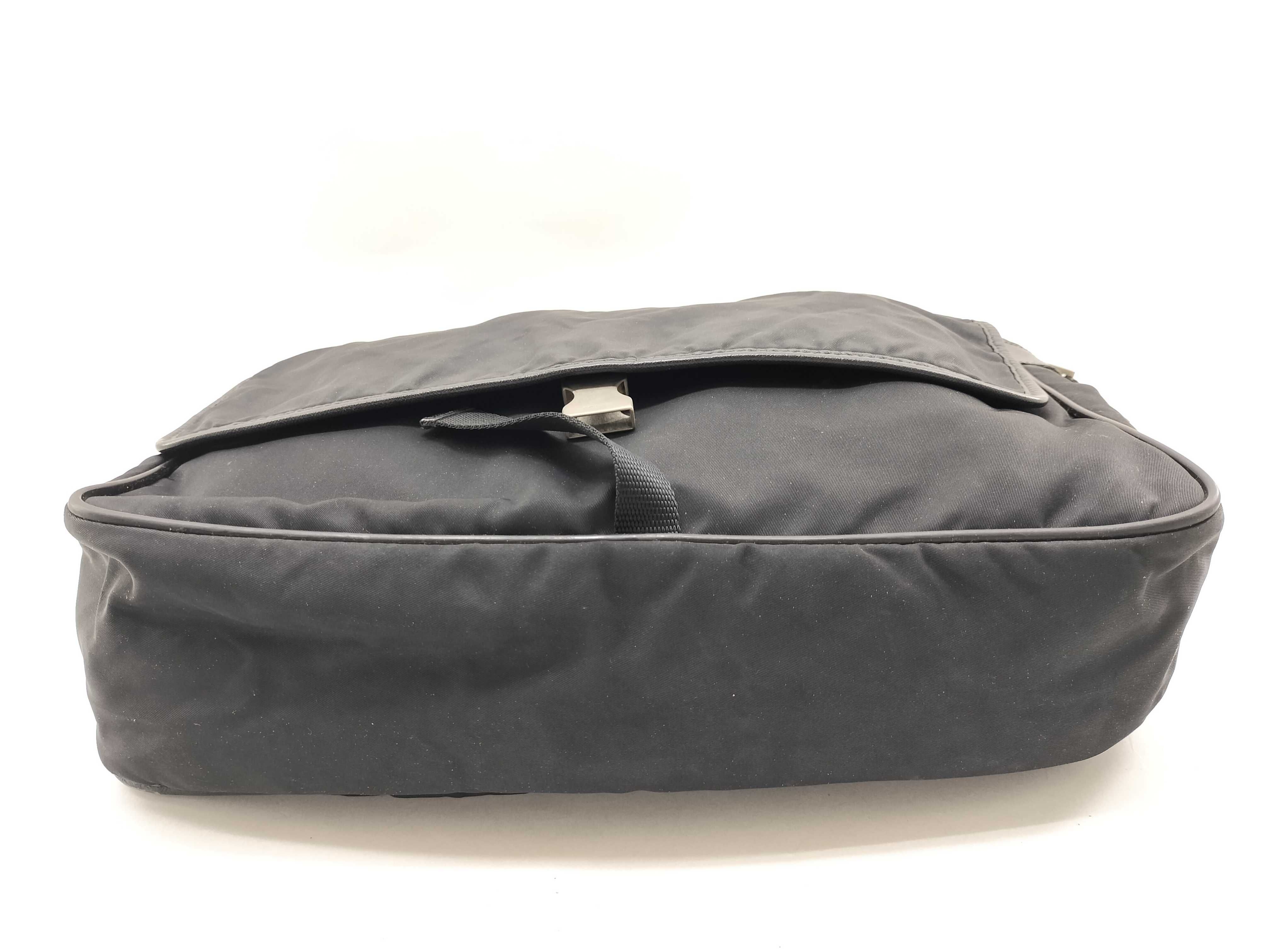 nylon shoulder bag with buckle. — view 5