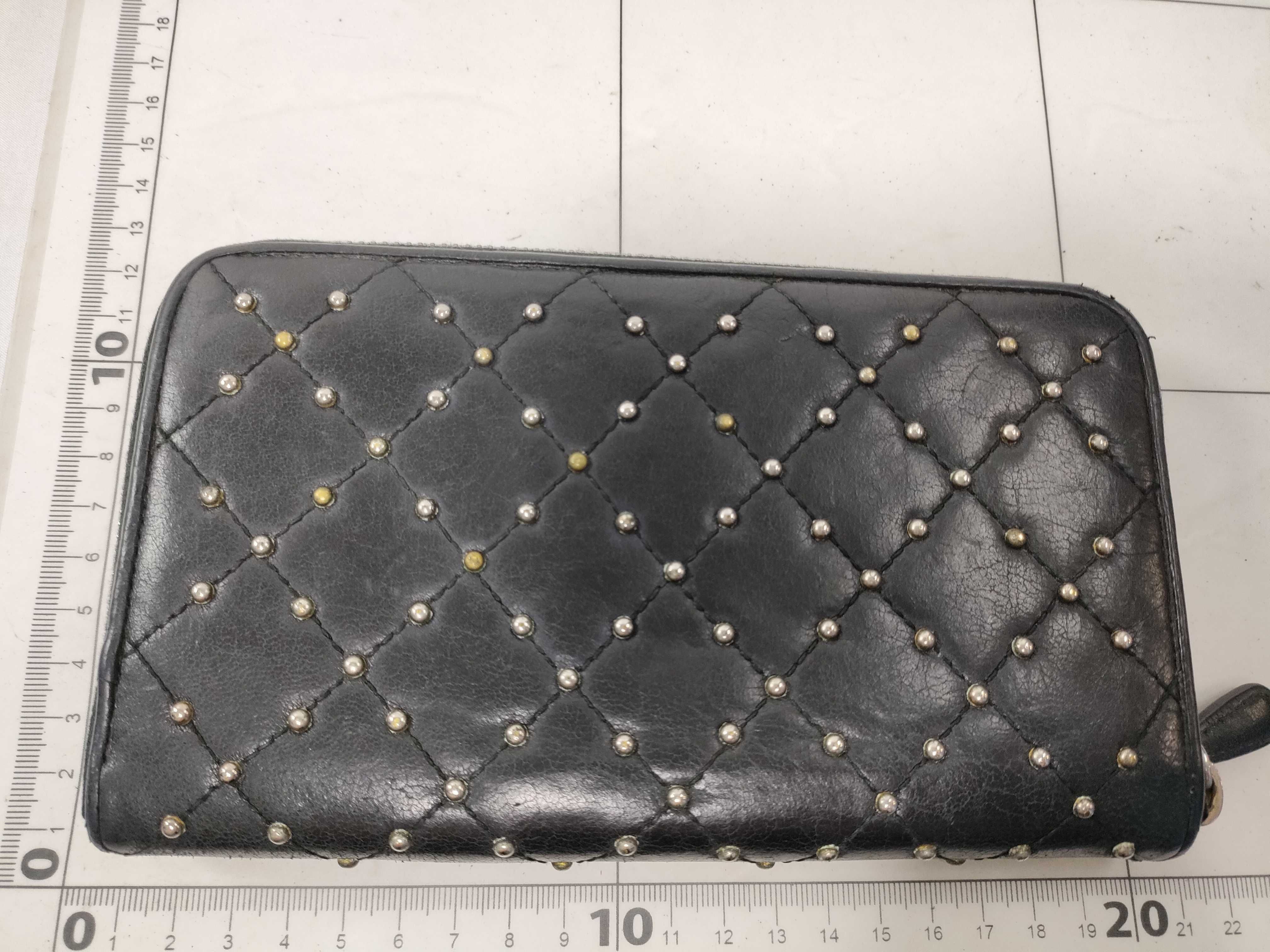 round zipper long wallet with studs and quilting, black wallet — view 2