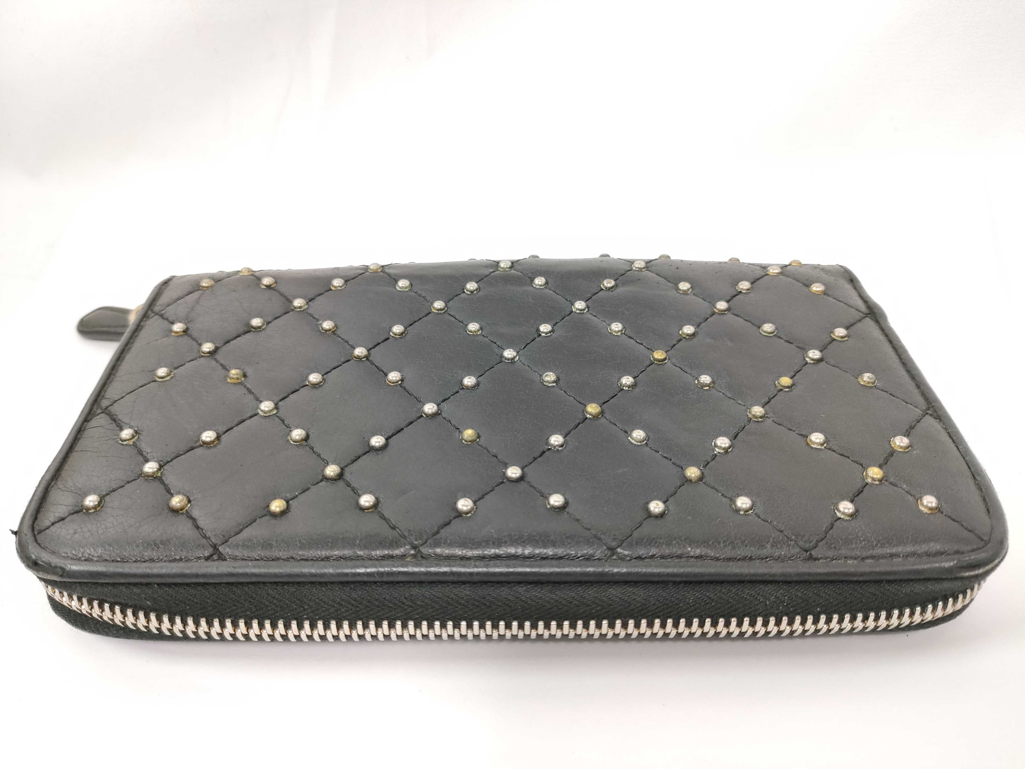 round zipper long wallet with studs and quilting, black wallet — view 4