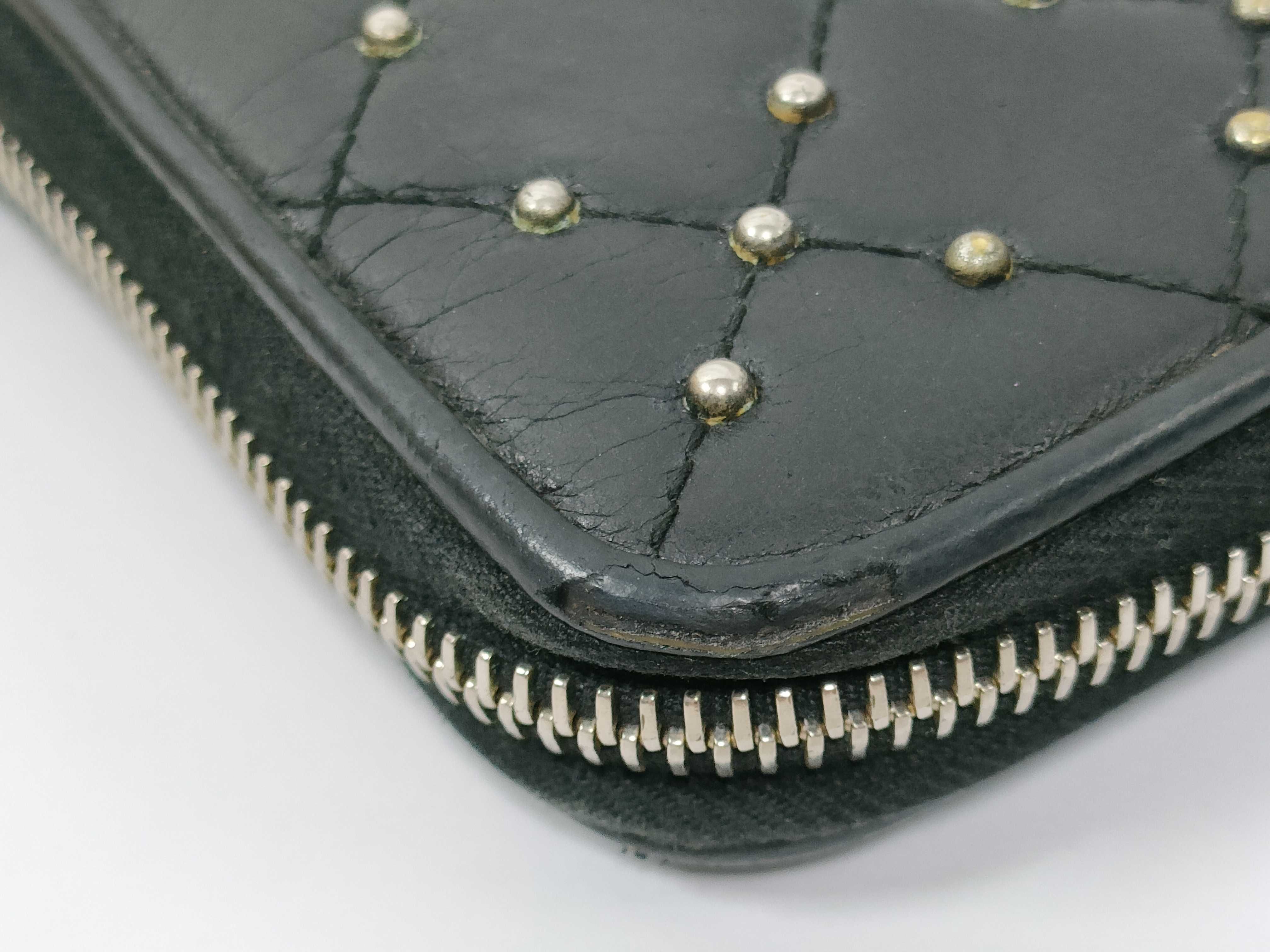 round zipper long wallet with studs and quilting, black wallet — view 6
